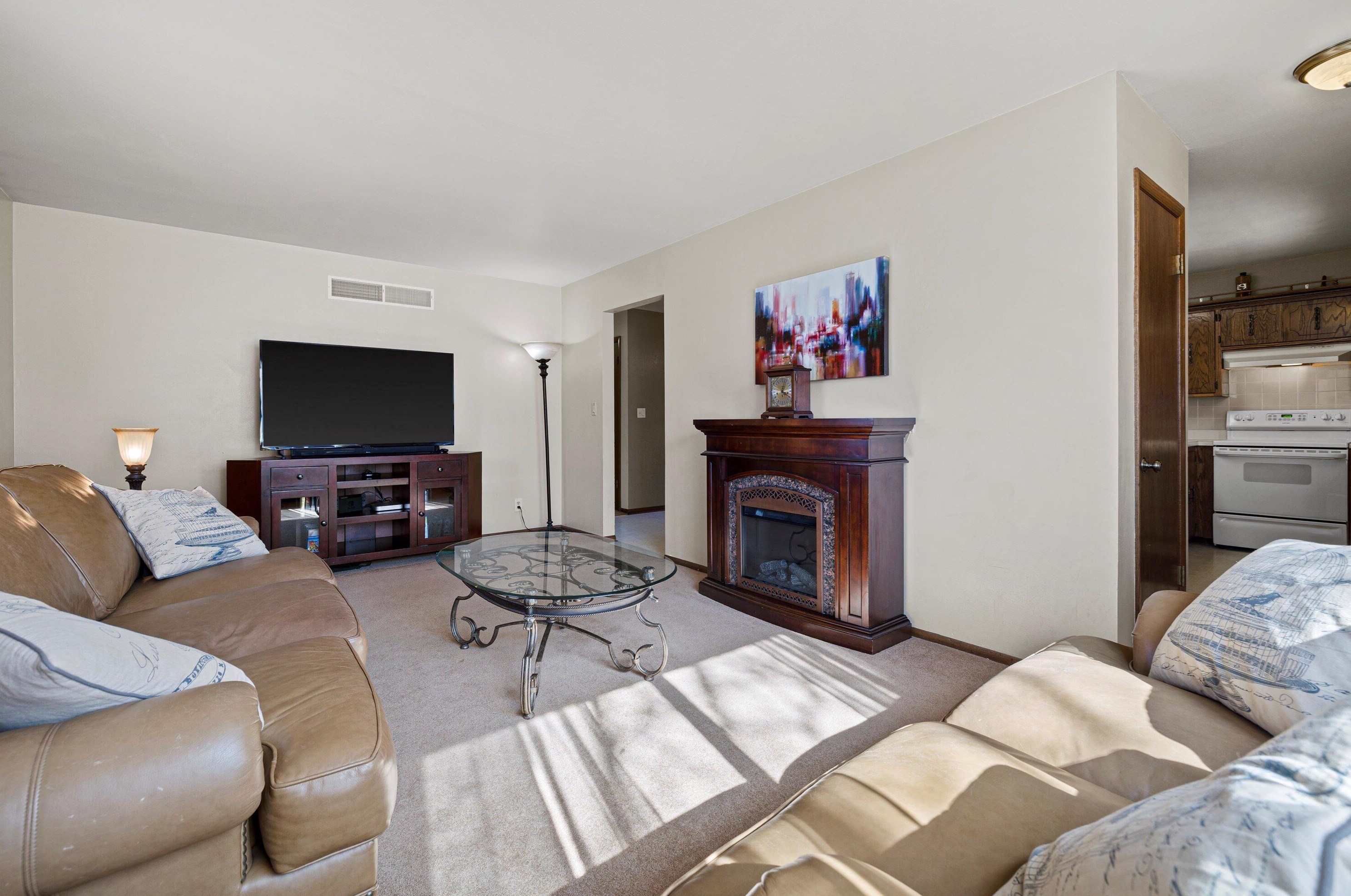 514 Highview Dr, Slinger, WI 53086-9588
