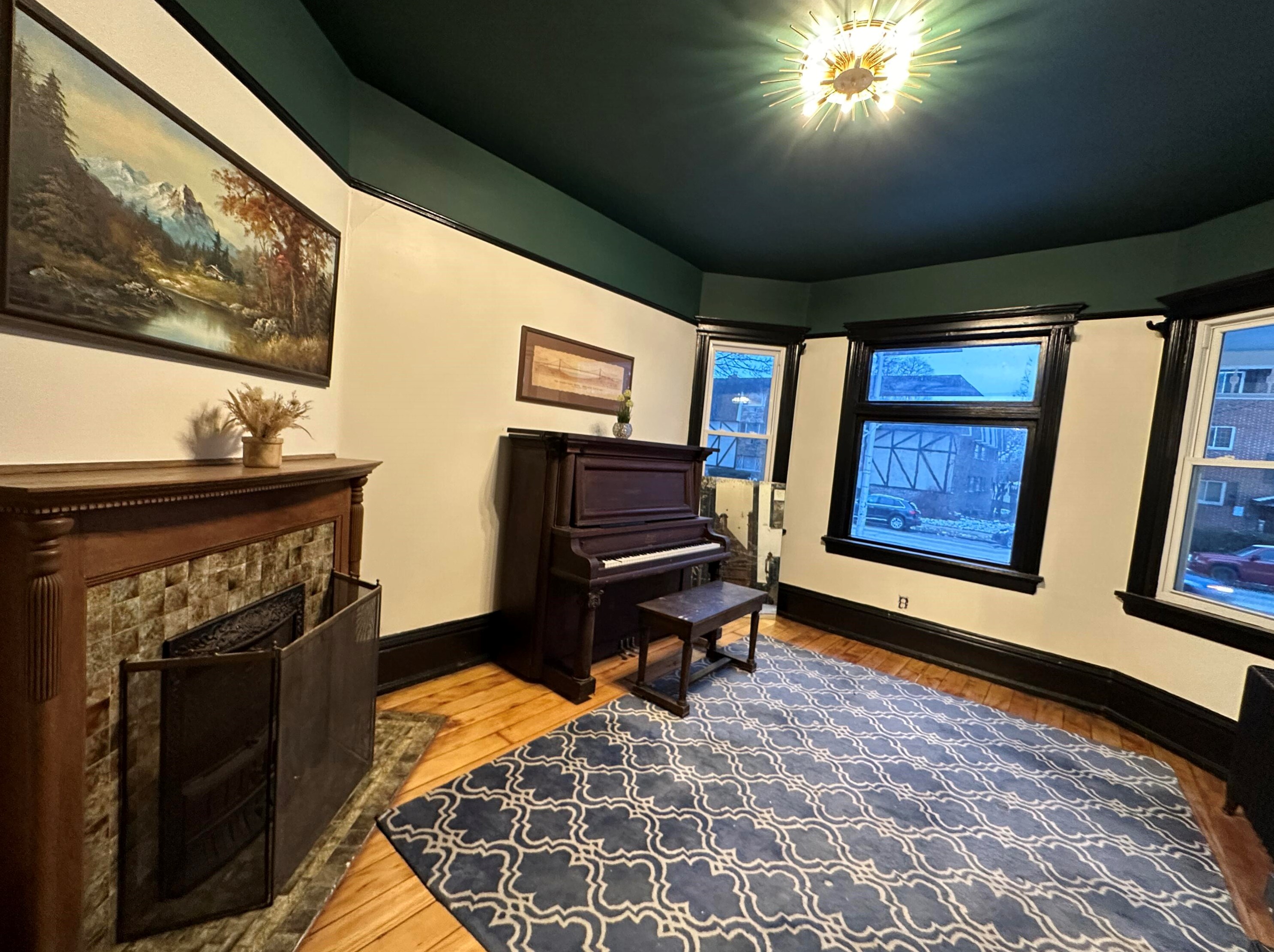 2530 Oakland Ave, Milwaukee WI  53211-3930 exterior