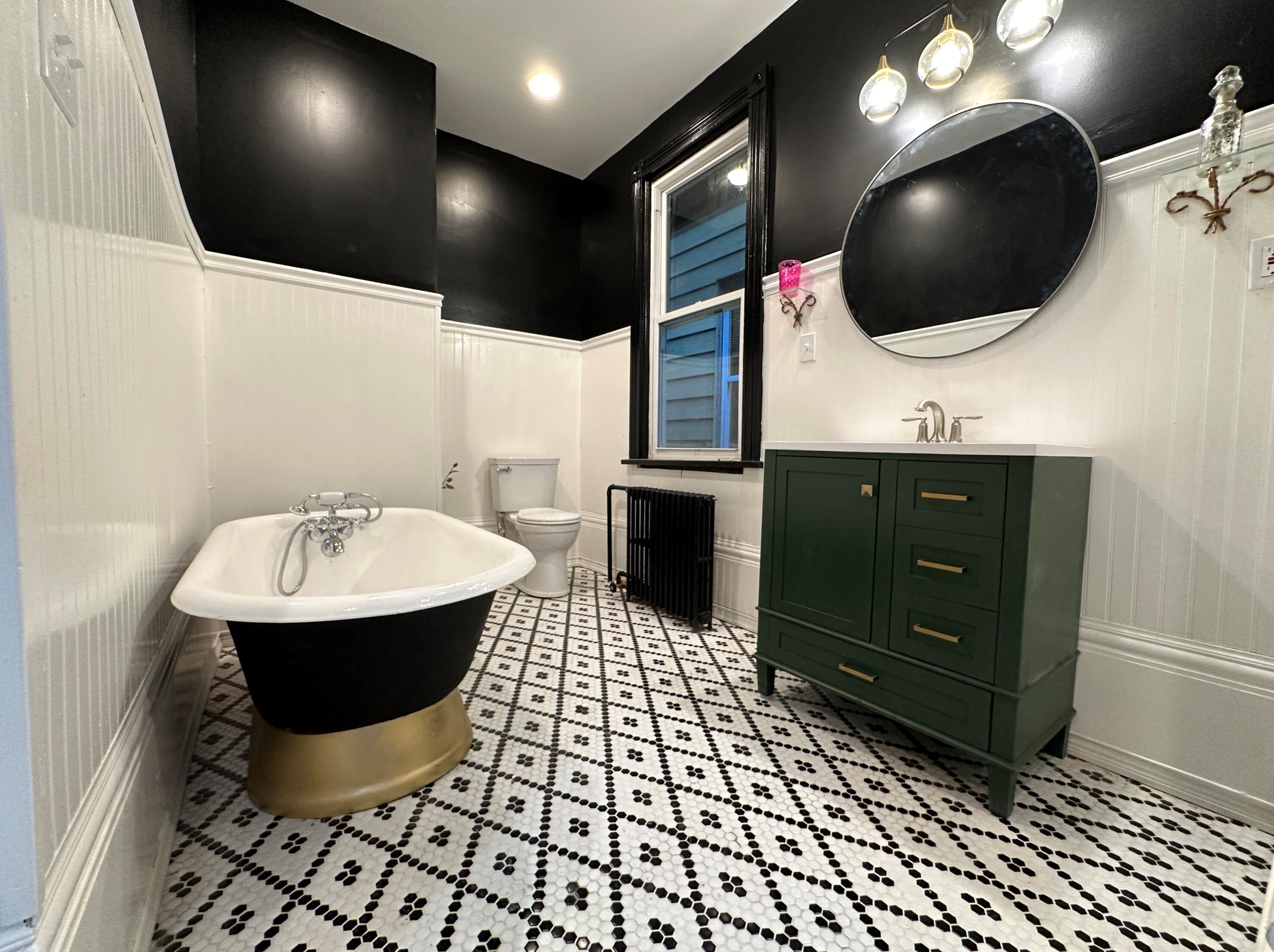 2530 Oakland Ave, Milwaukee WI  53211-3930 exterior