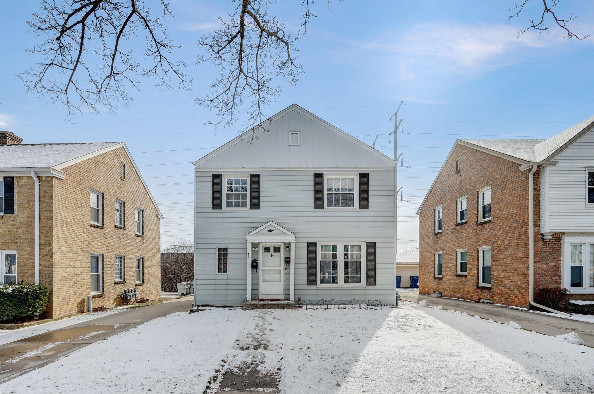 8933 Hawthorne Ave, Milwaukee WI  53226-4536 exterior