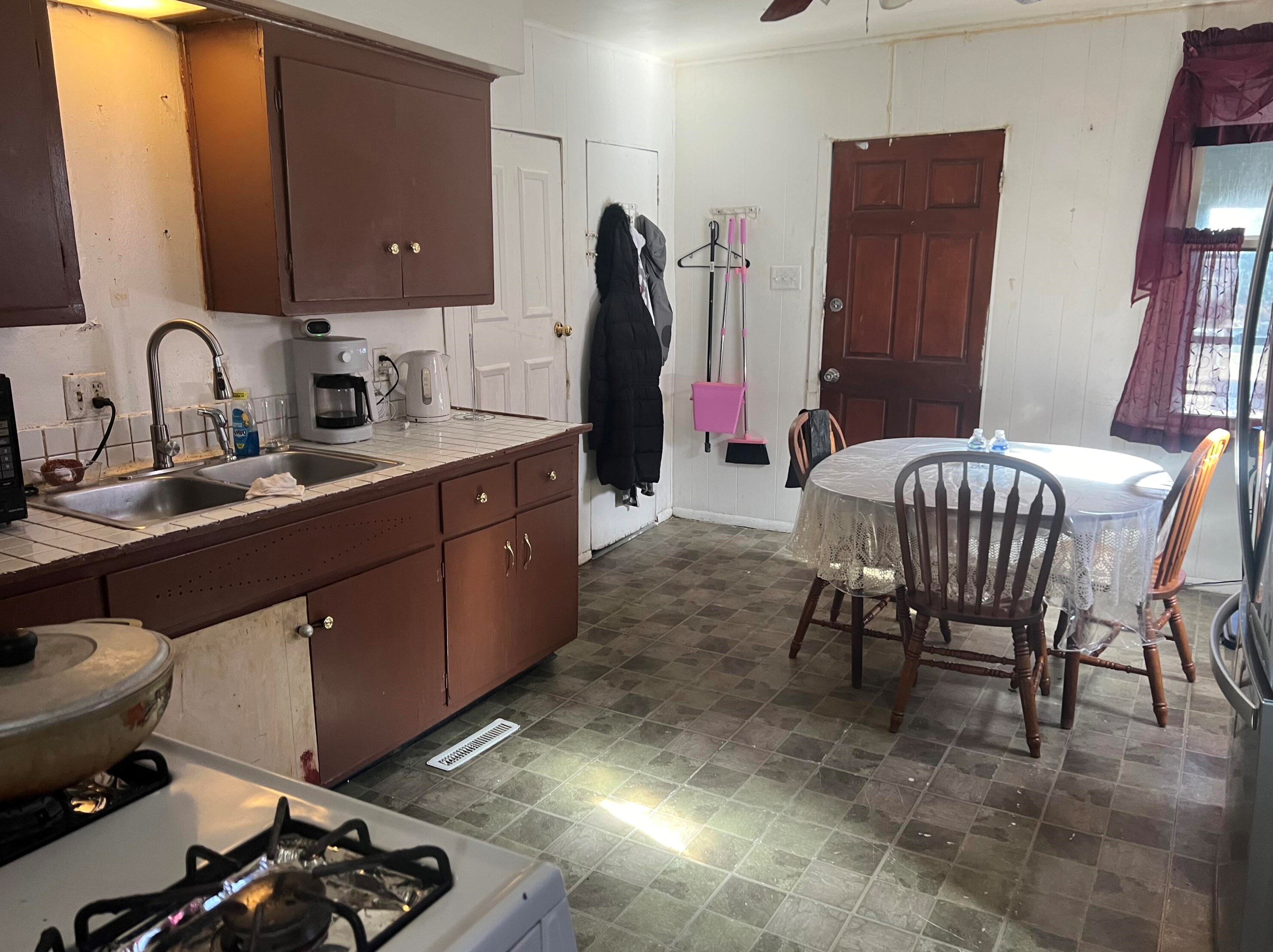 2148 15th Pl, Milwaukee, WI 53215-2654