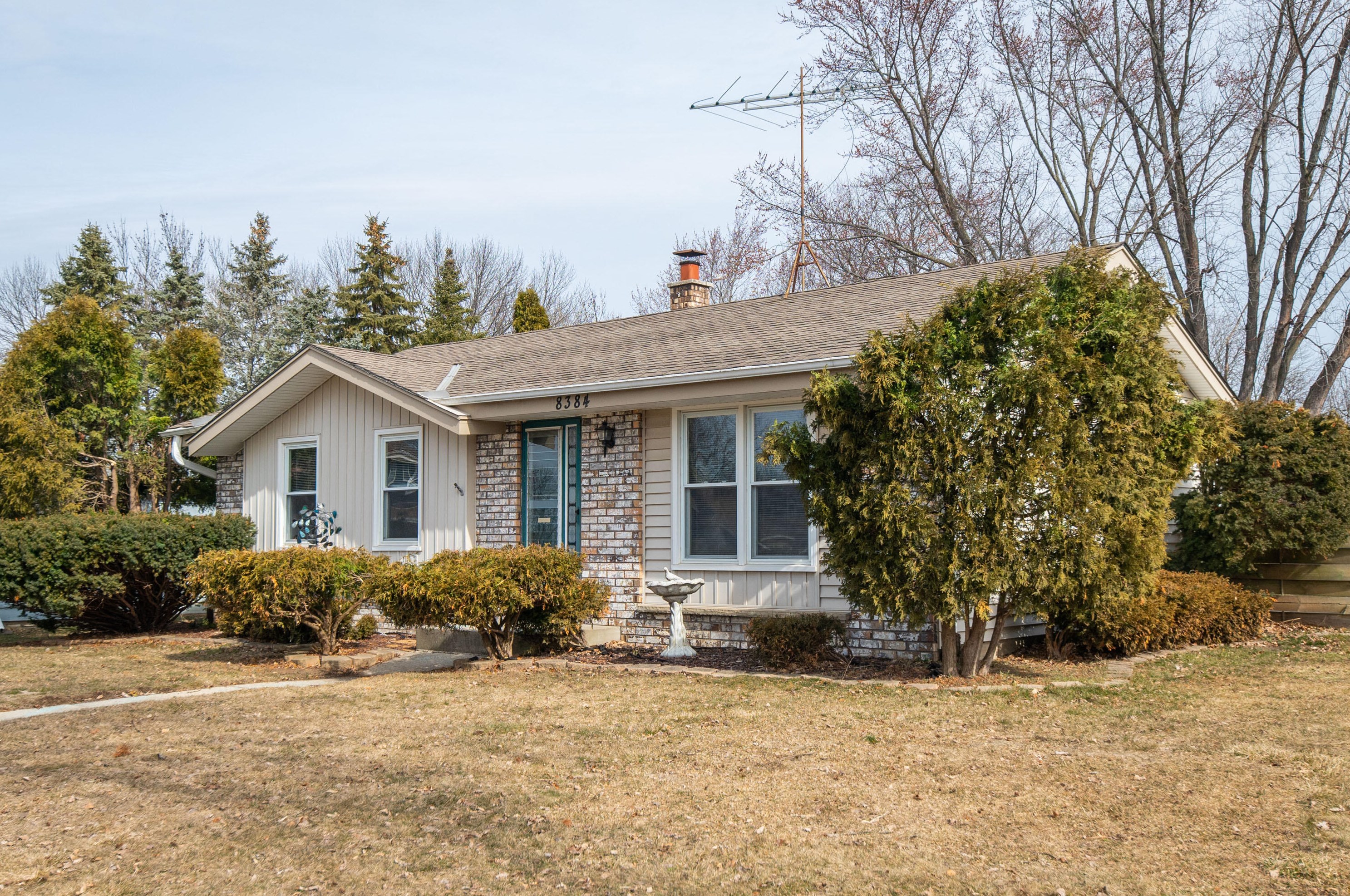 8384 Celina St, Milwaukee, WI 53224-2716