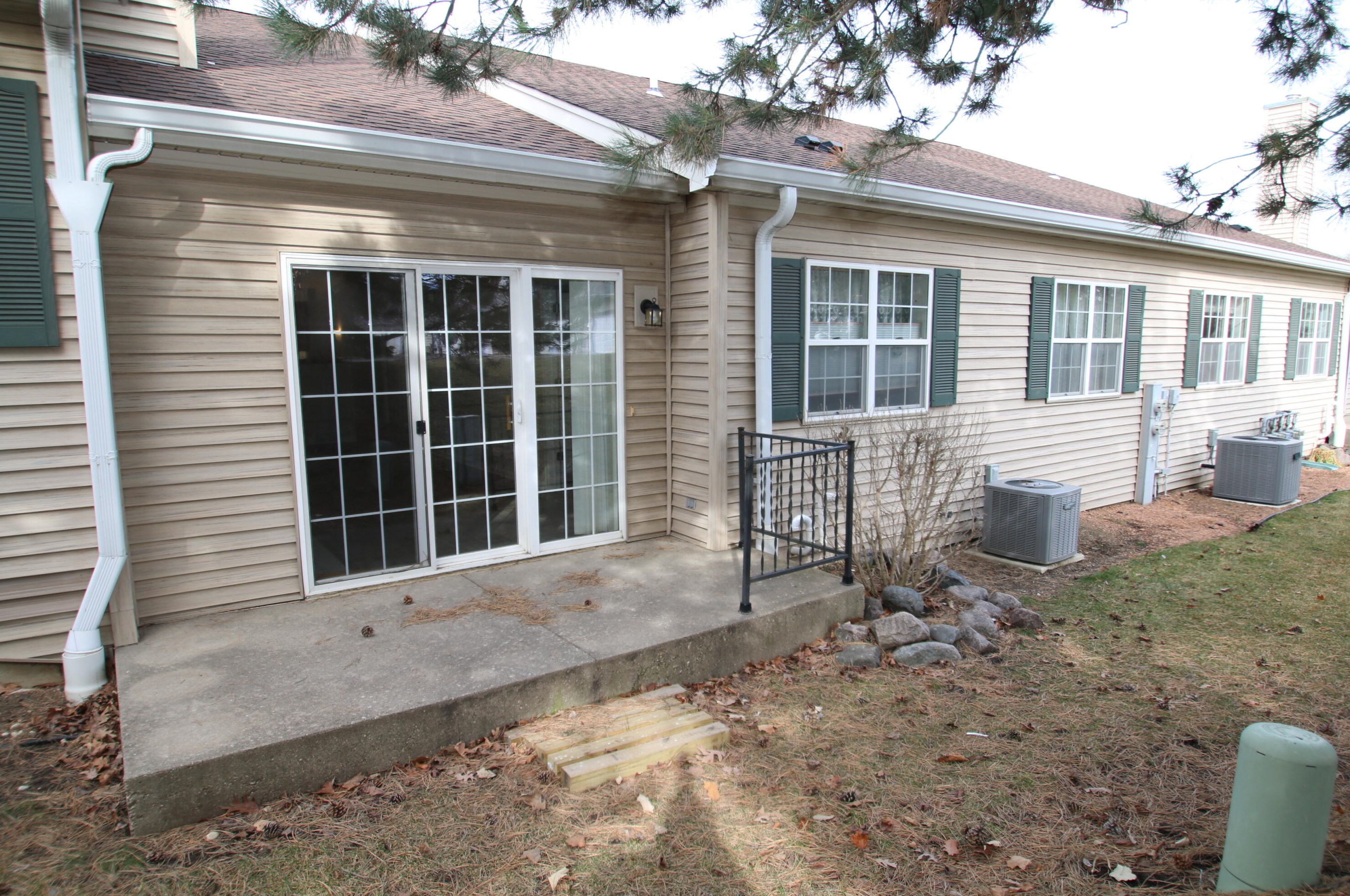 5222 Hidden Dr, Milwaukee WI  53221-3149 exterior