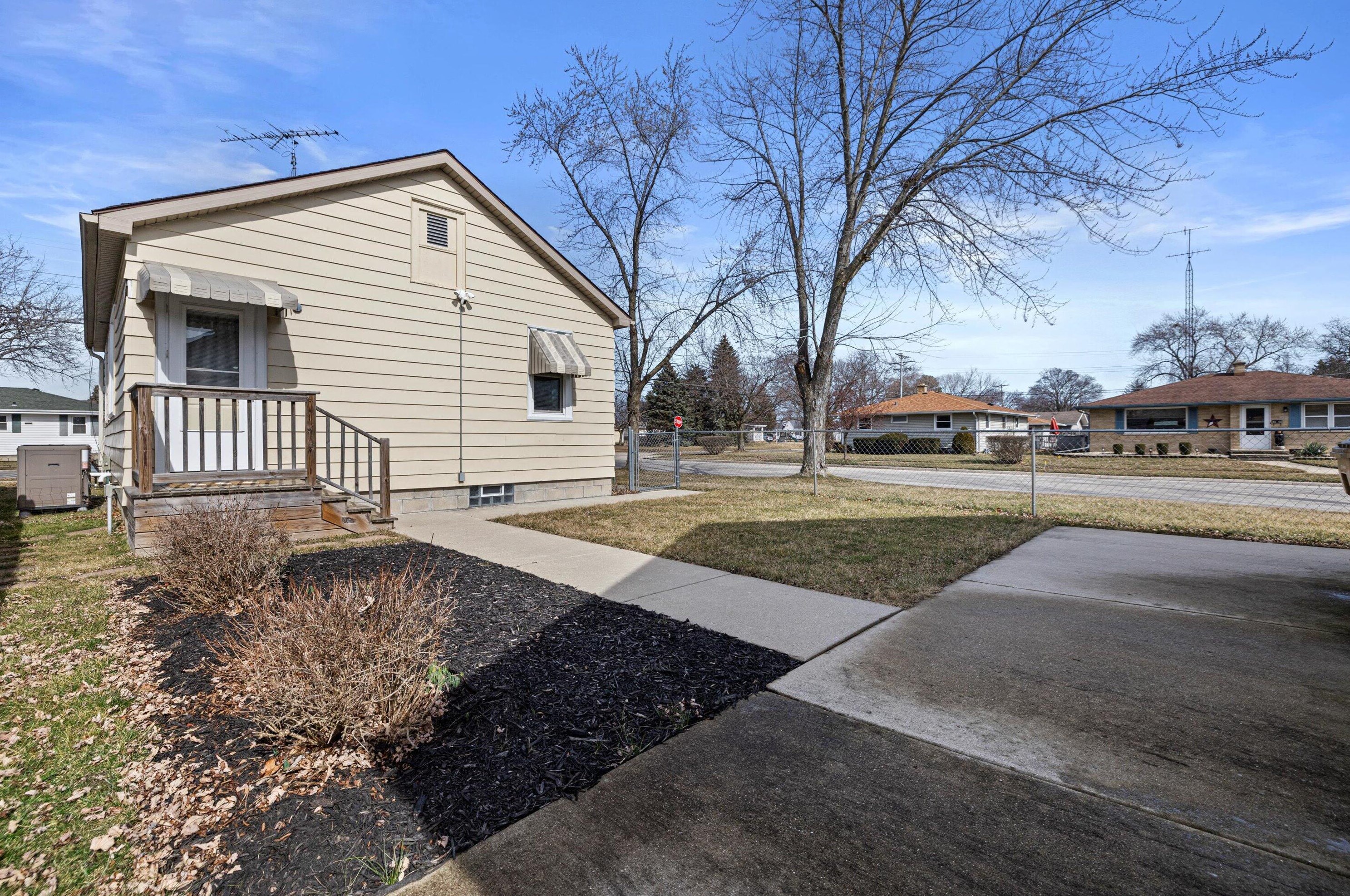 2501 31st St, Kenosha WI  53140-2176 exterior