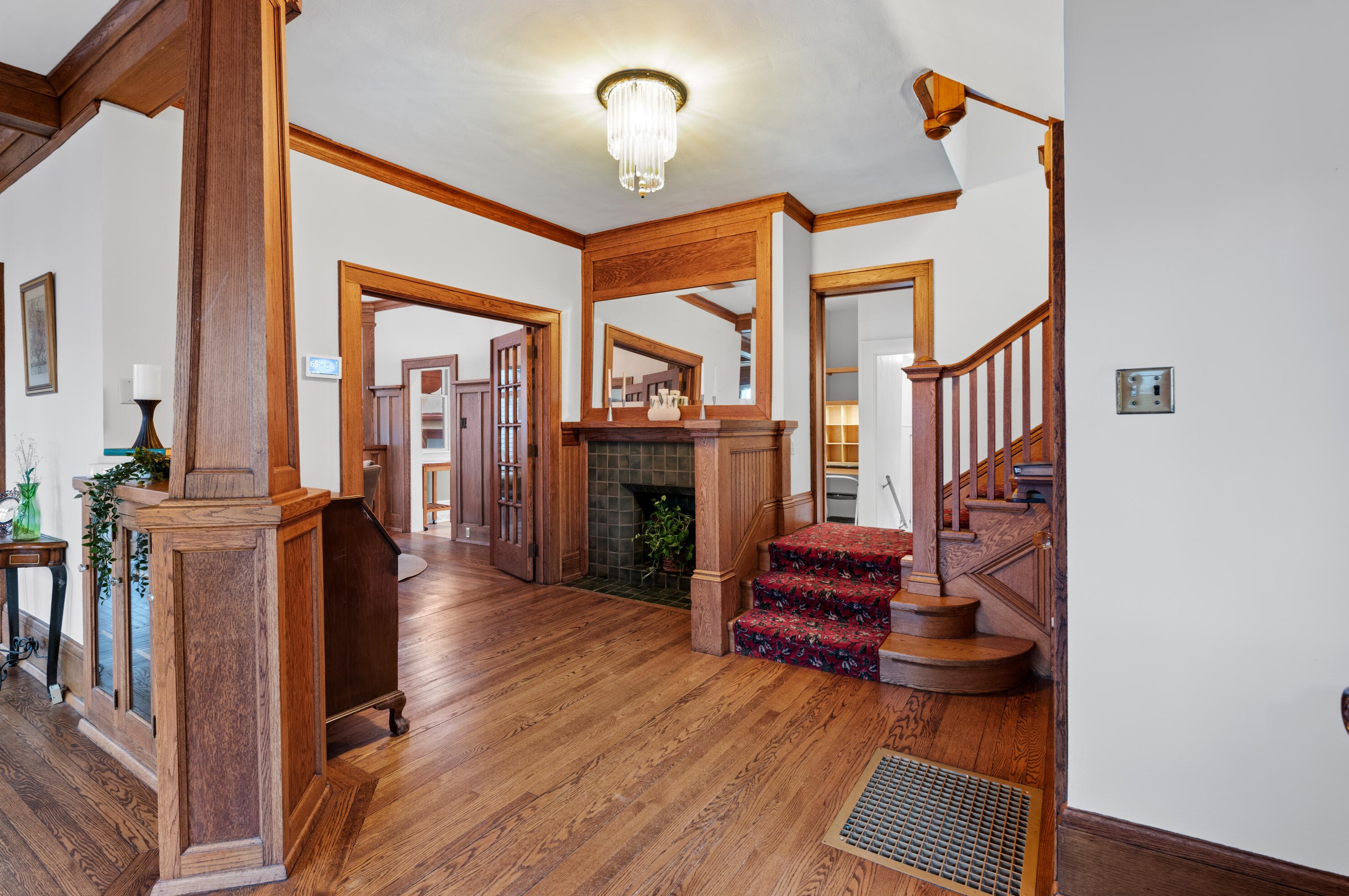 2715 N Summit Ave, Milwaukee, WI 53211