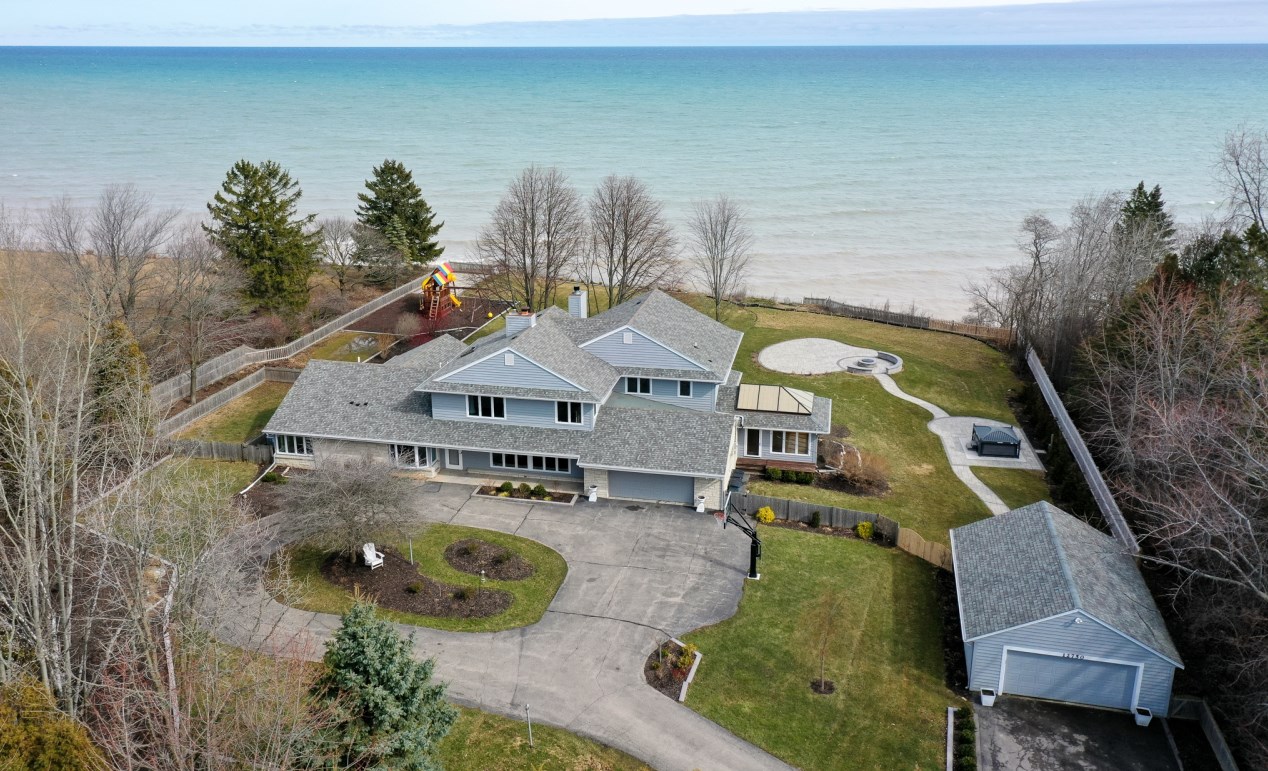 12750 N Lake Shore Dr, Thiensville, WI 53092