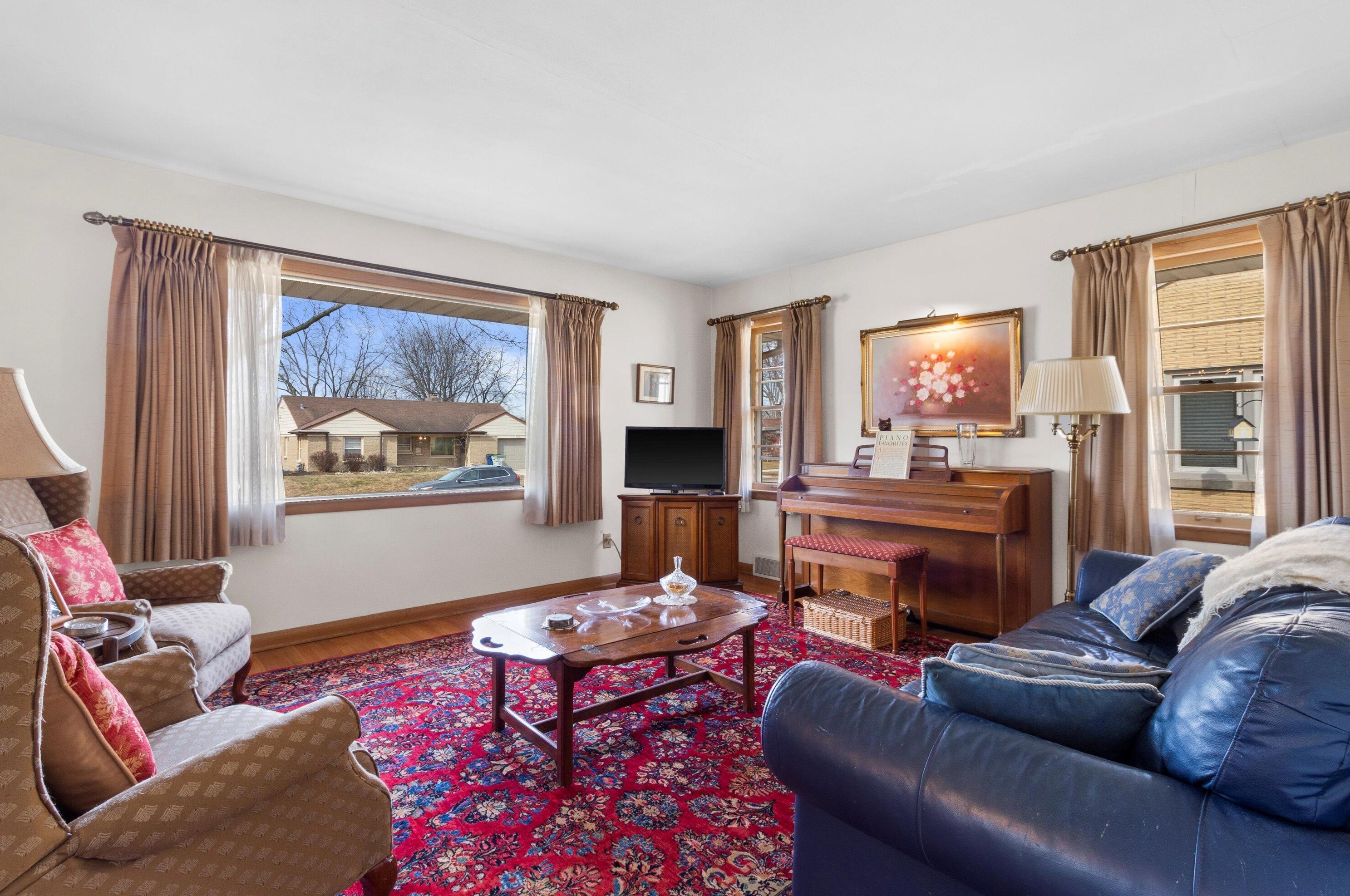 3226 96th St, Milwaukee, WI 53222-3404