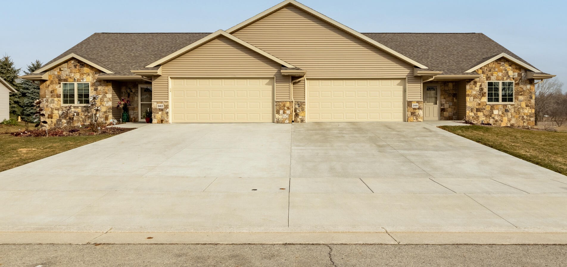 300 Clover Ln, Knowles, WI 53048-9207