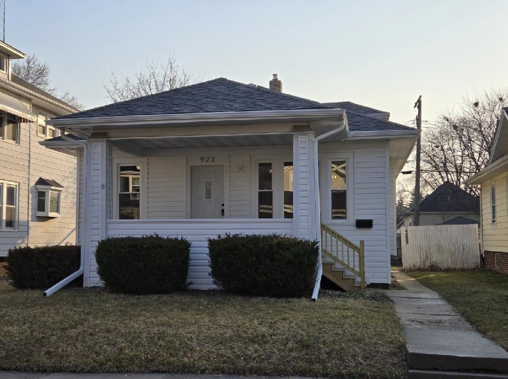 923 Hayes Ave, Racine WI  53405-2549 exterior