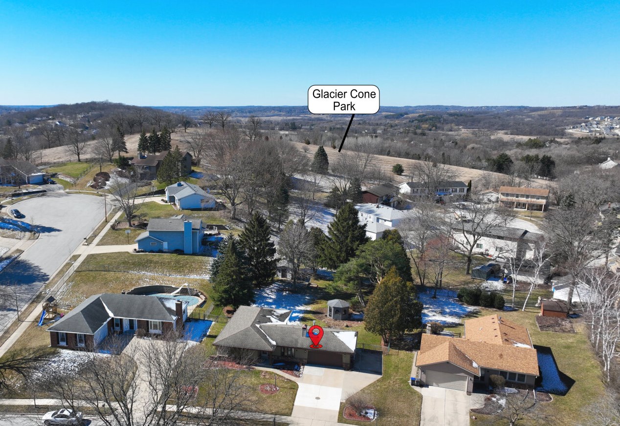 106 Crestwood Dr, Waukesha, WI 53188-4510