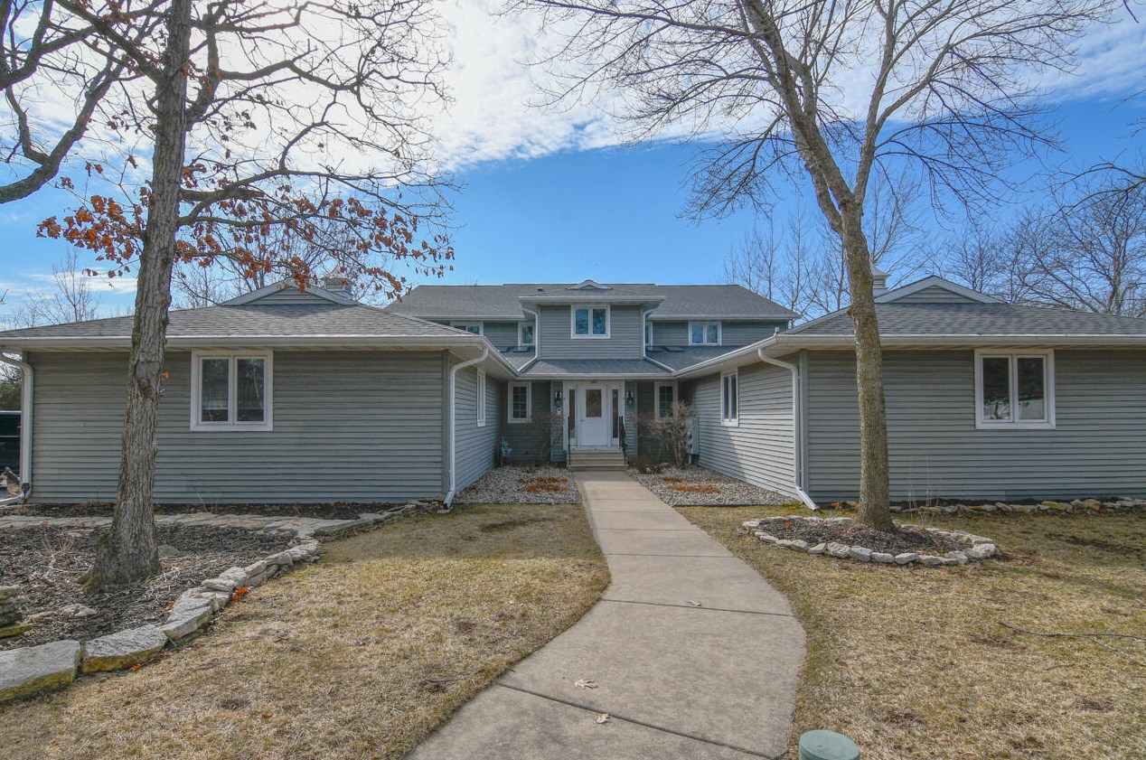 5291 Sunset Bluff Dr, Green Bay, WI 54311-9129