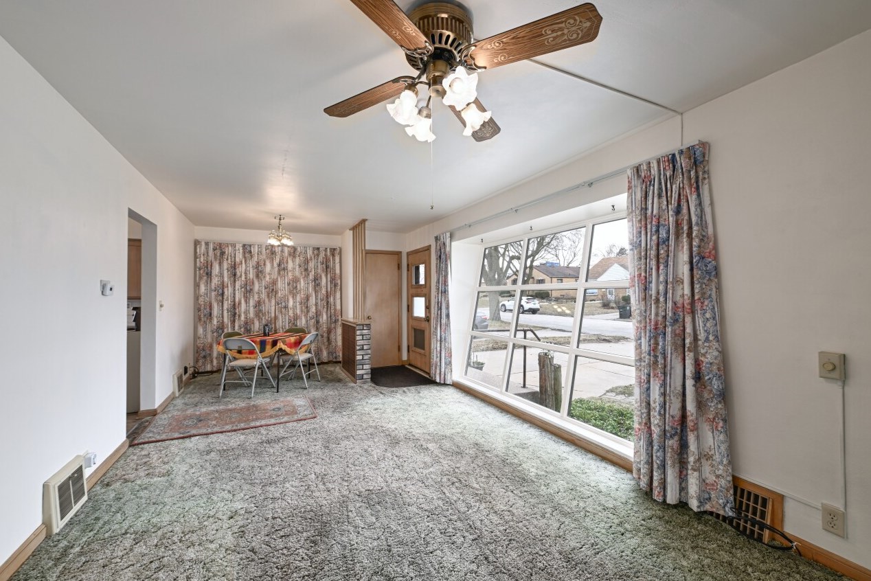 524 106, Milwaukee WI 53225-3205 exterior