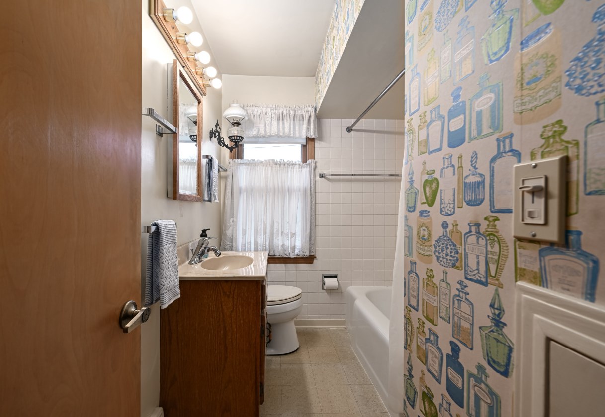 524 106, Milwaukee WI 53225-3205 exterior