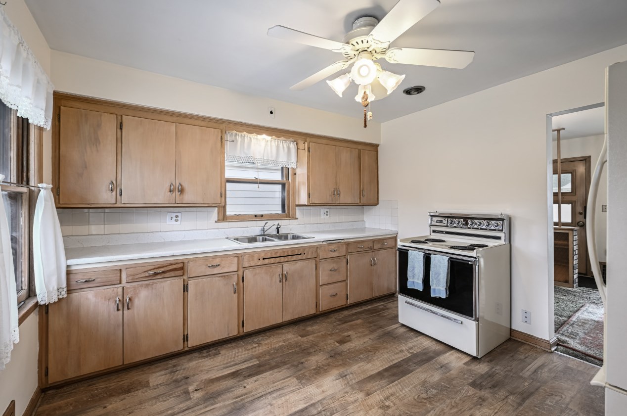 524 106, Milwaukee WI 53225-3205 exterior