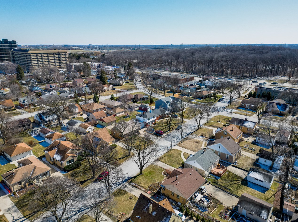 524 106, Milwaukee WI 53225-3205 exterior