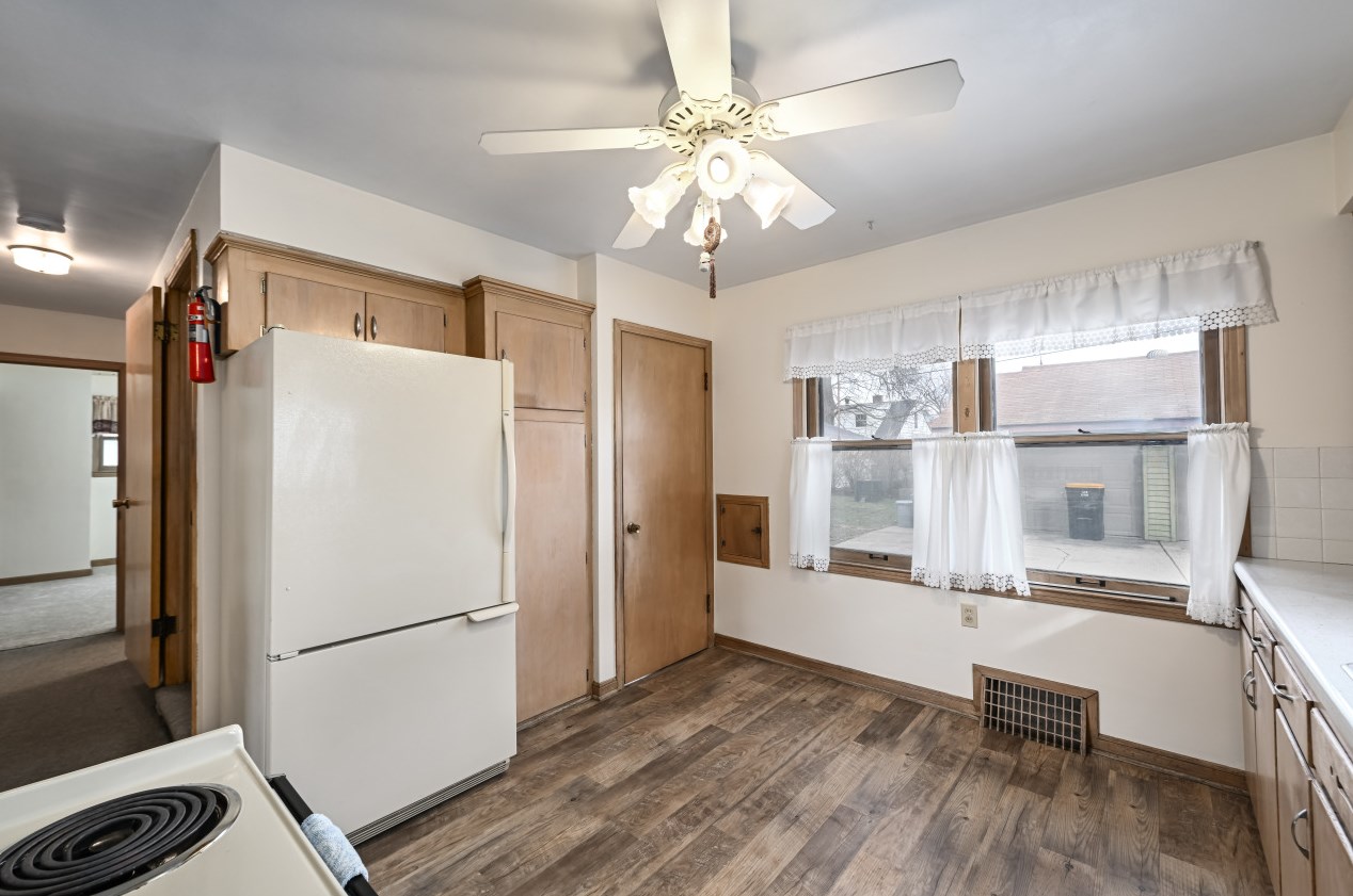 524 106, Milwaukee WI 53225-3205 exterior