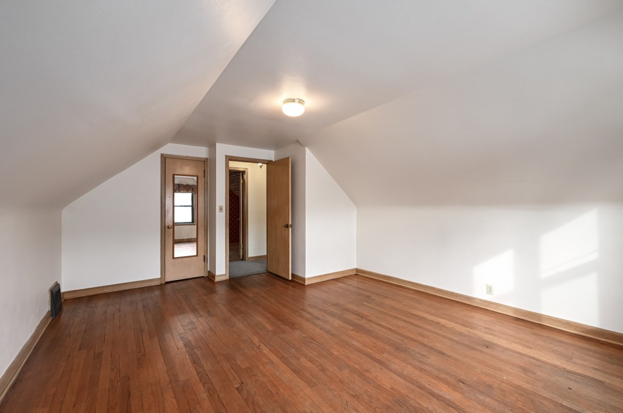 524 106, Milwaukee WI 53225-3205 exterior