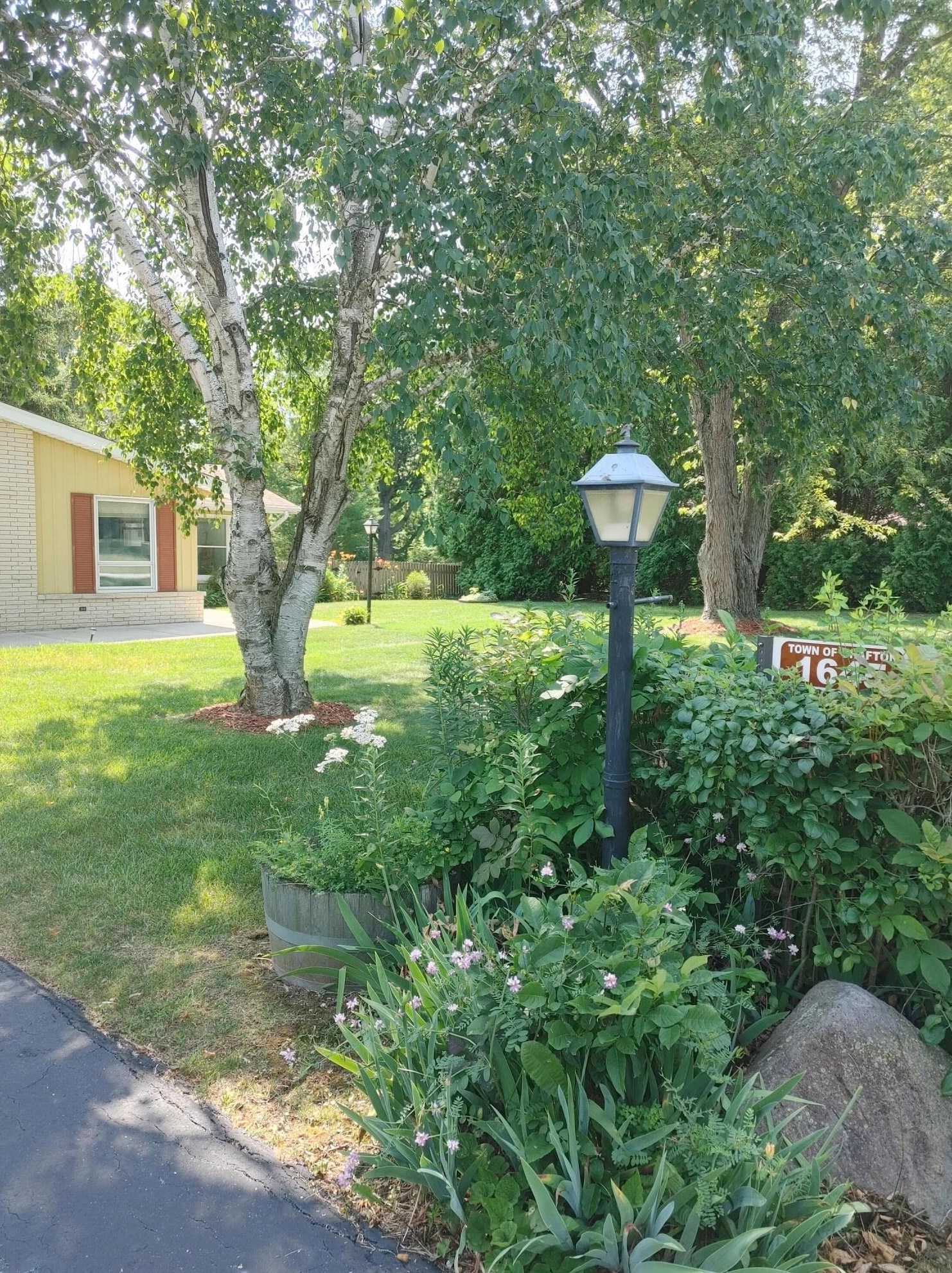 1645 Sharon Ln, Grafton, WI 53024-9646