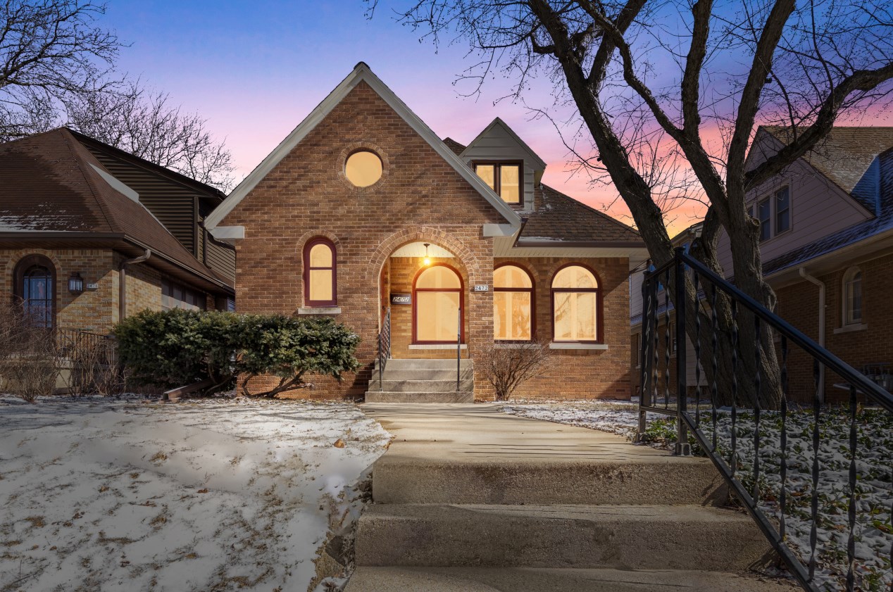 2472 64th St, Milwaukee, WI 53219-2016