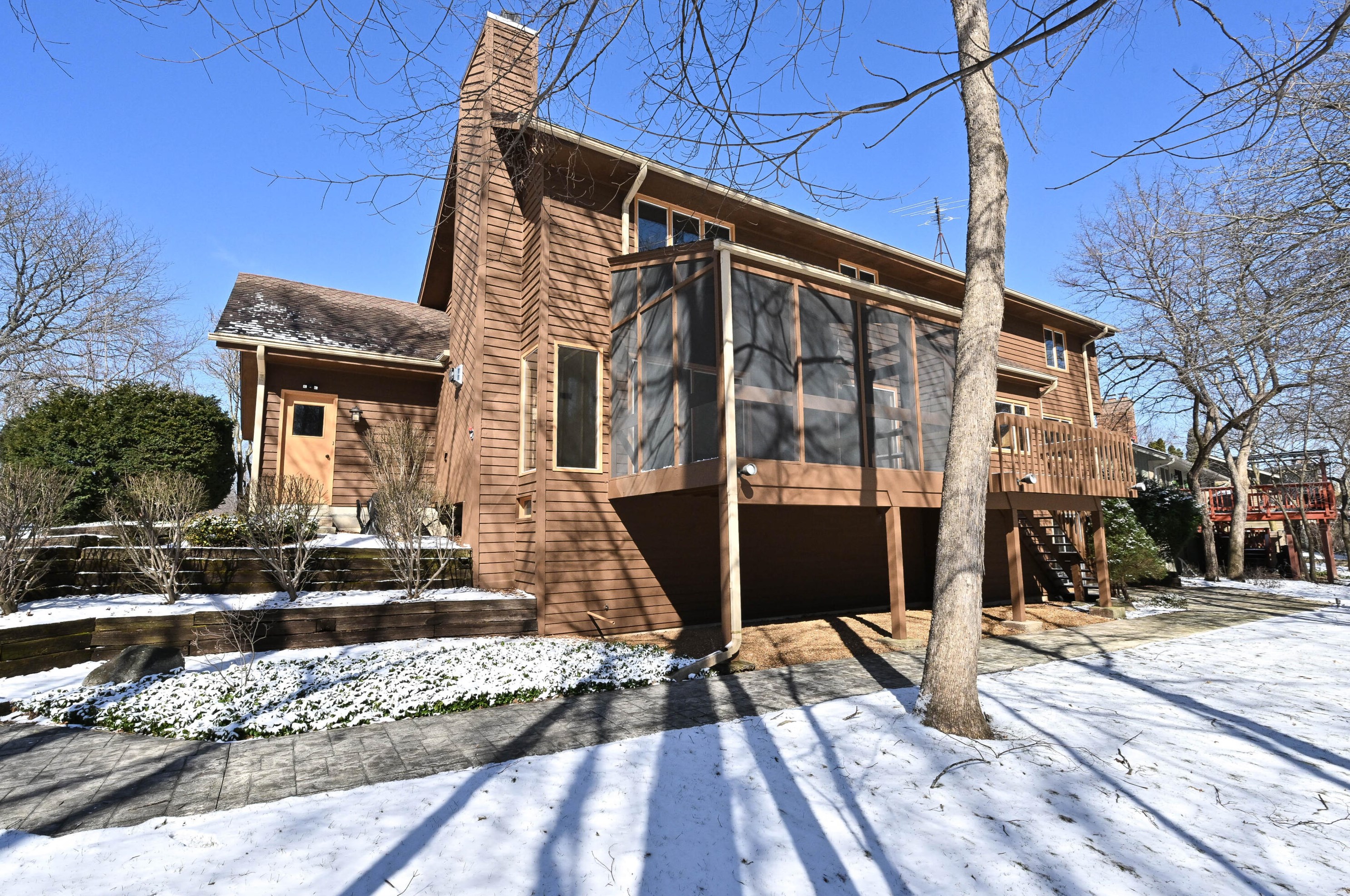 7957 Imperial Dr, Hales Corners, WI 53132-9723