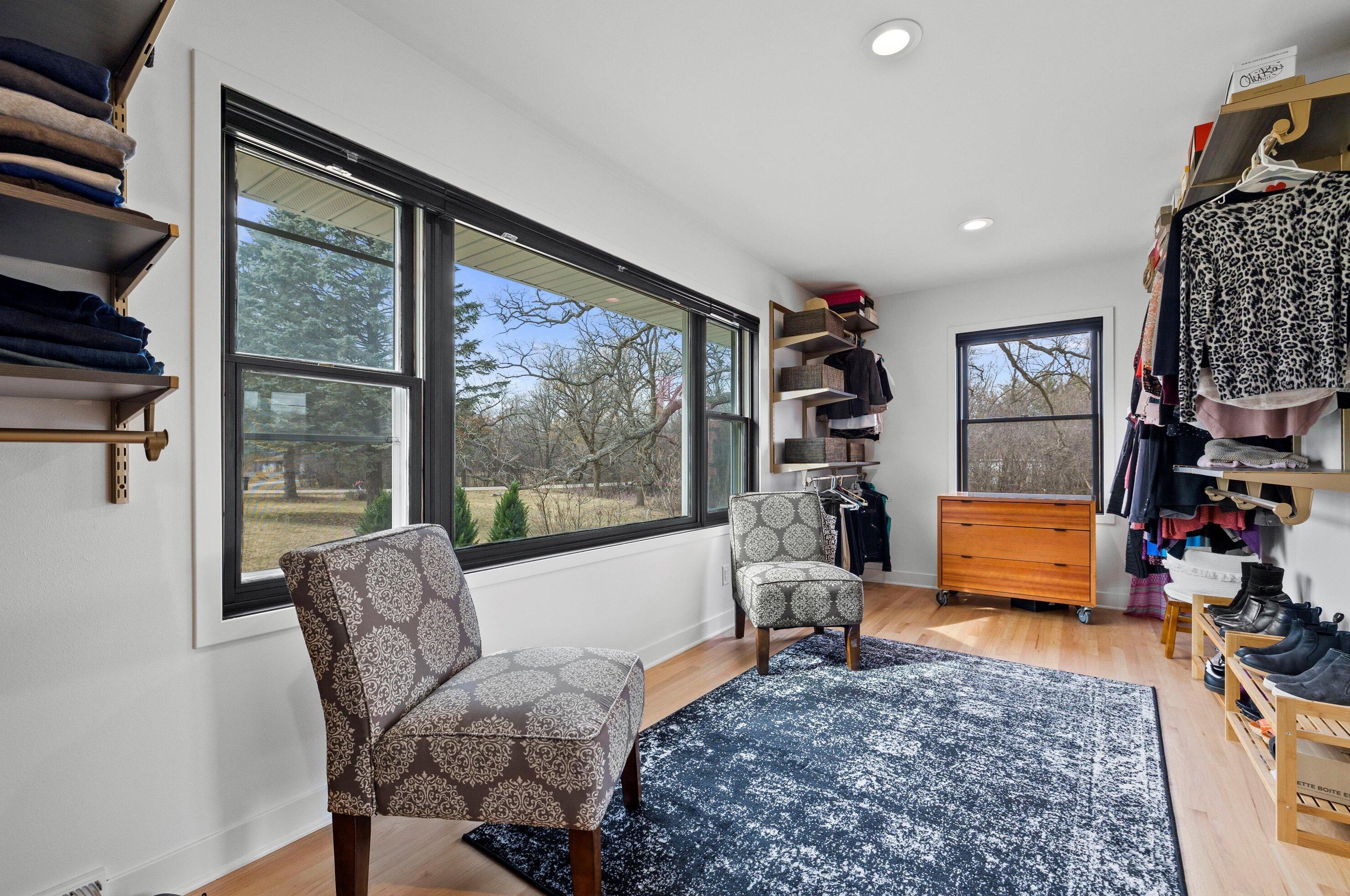 498 Lapham Peak Rd, Delafield WI  53018-2222 exterior