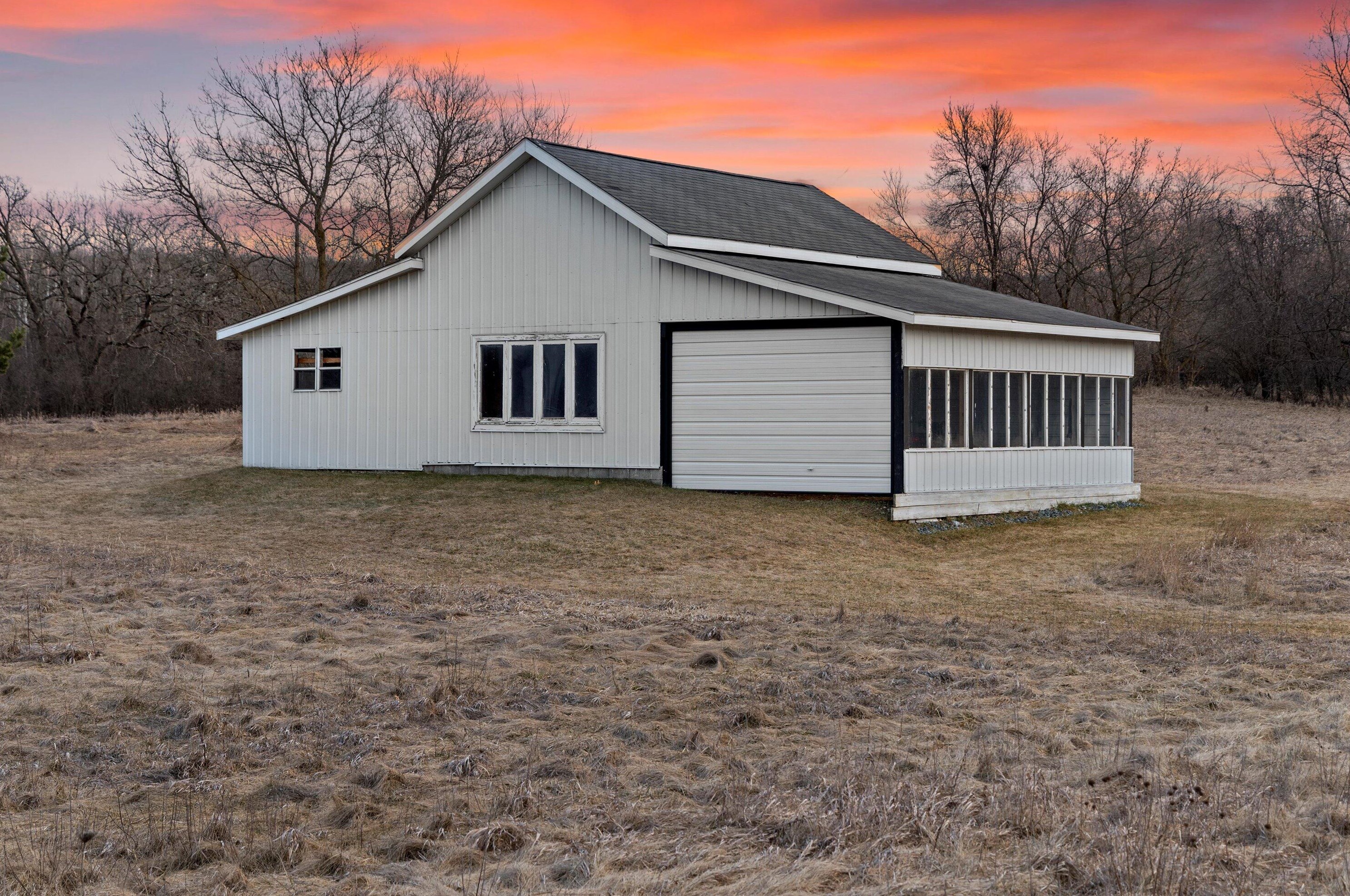 498 Lapham Peak Rd, Delafield WI  53018-2222 exterior