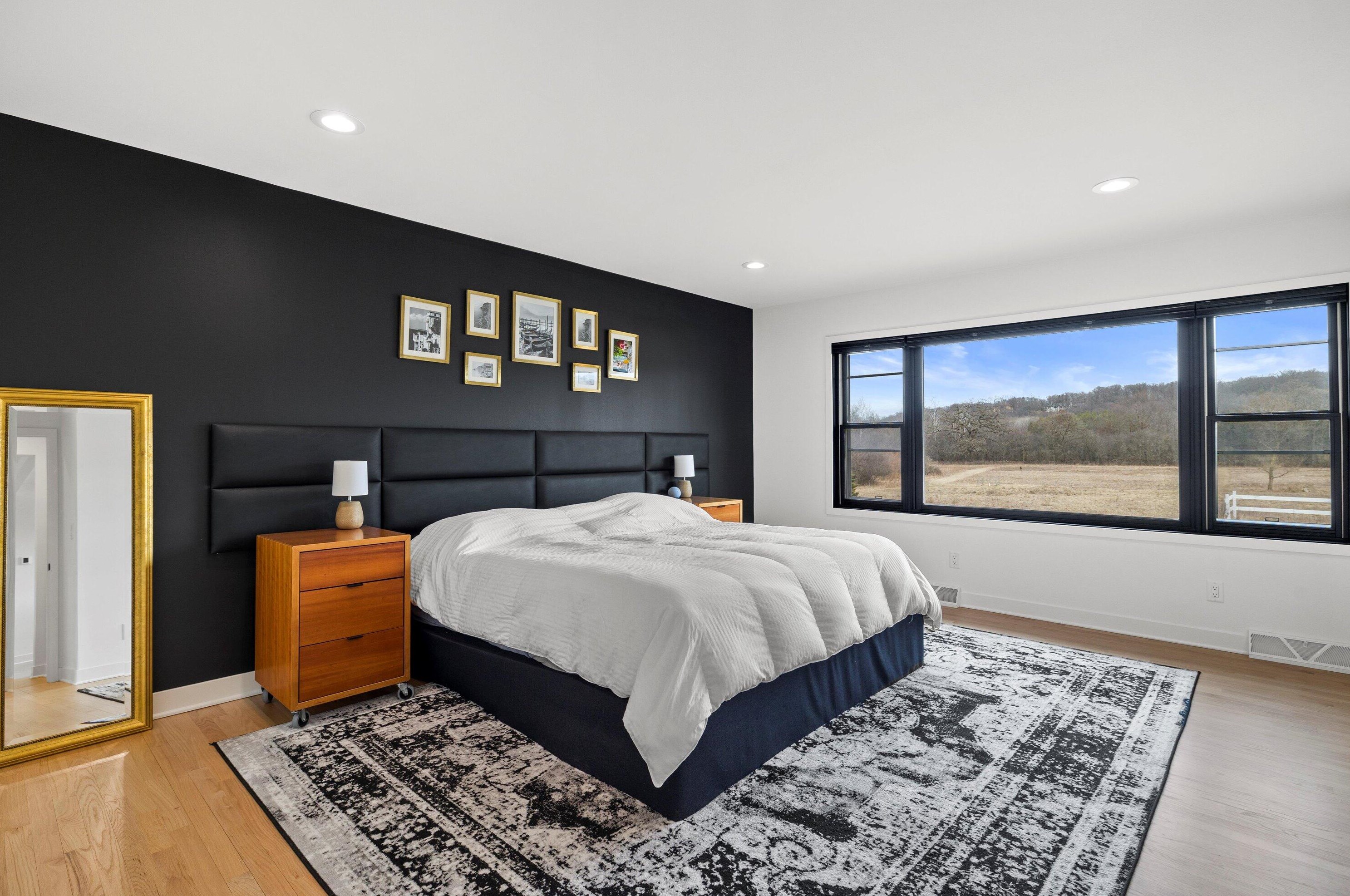 498 Lapham Peak Rd, Delafield WI  53018-2222 exterior