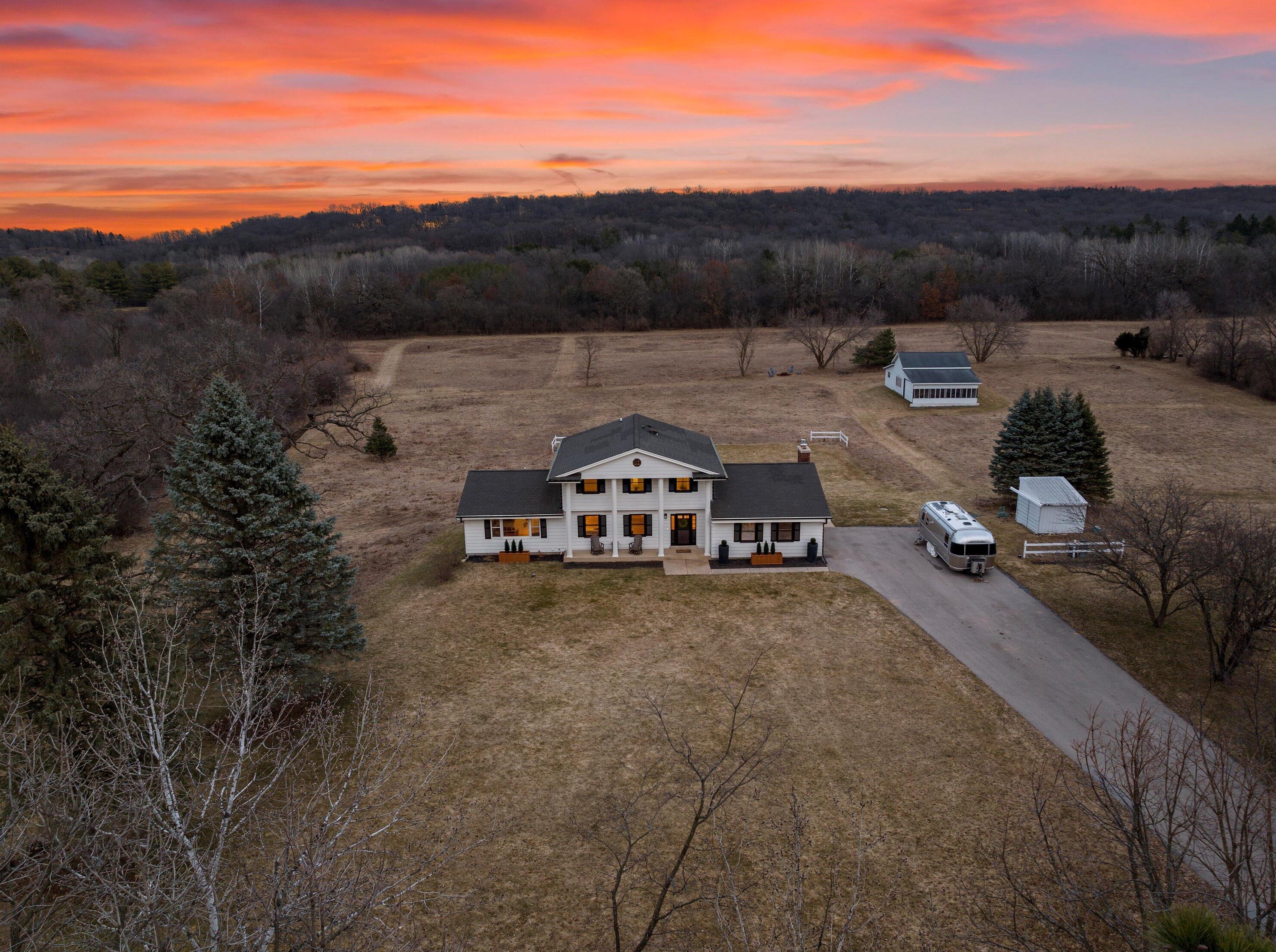 498 Lapham Peak Rd, Delafield WI  53018-2222 exterior