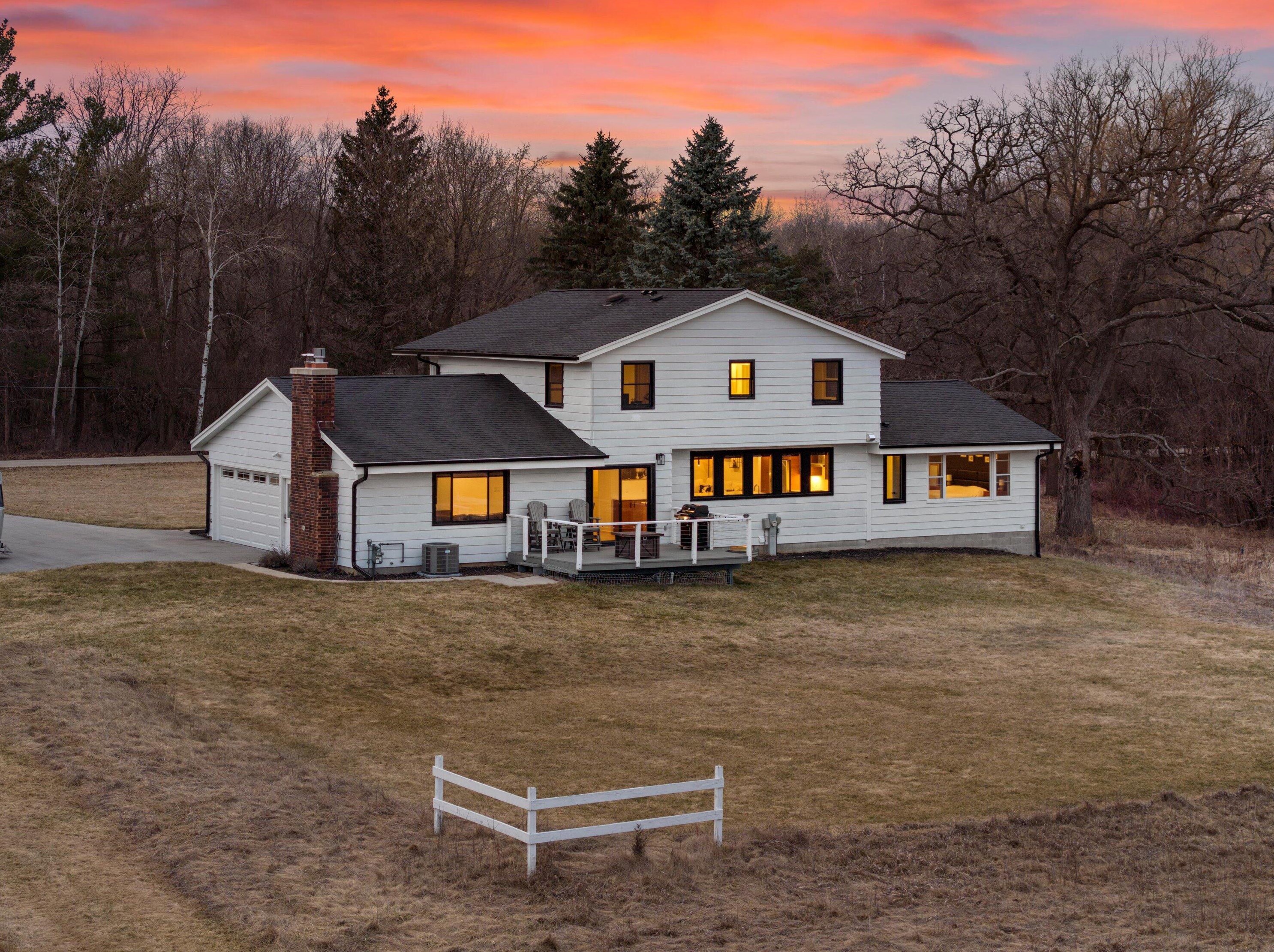 498 Lapham Peak Rd, Delafield WI  53018-2222 exterior