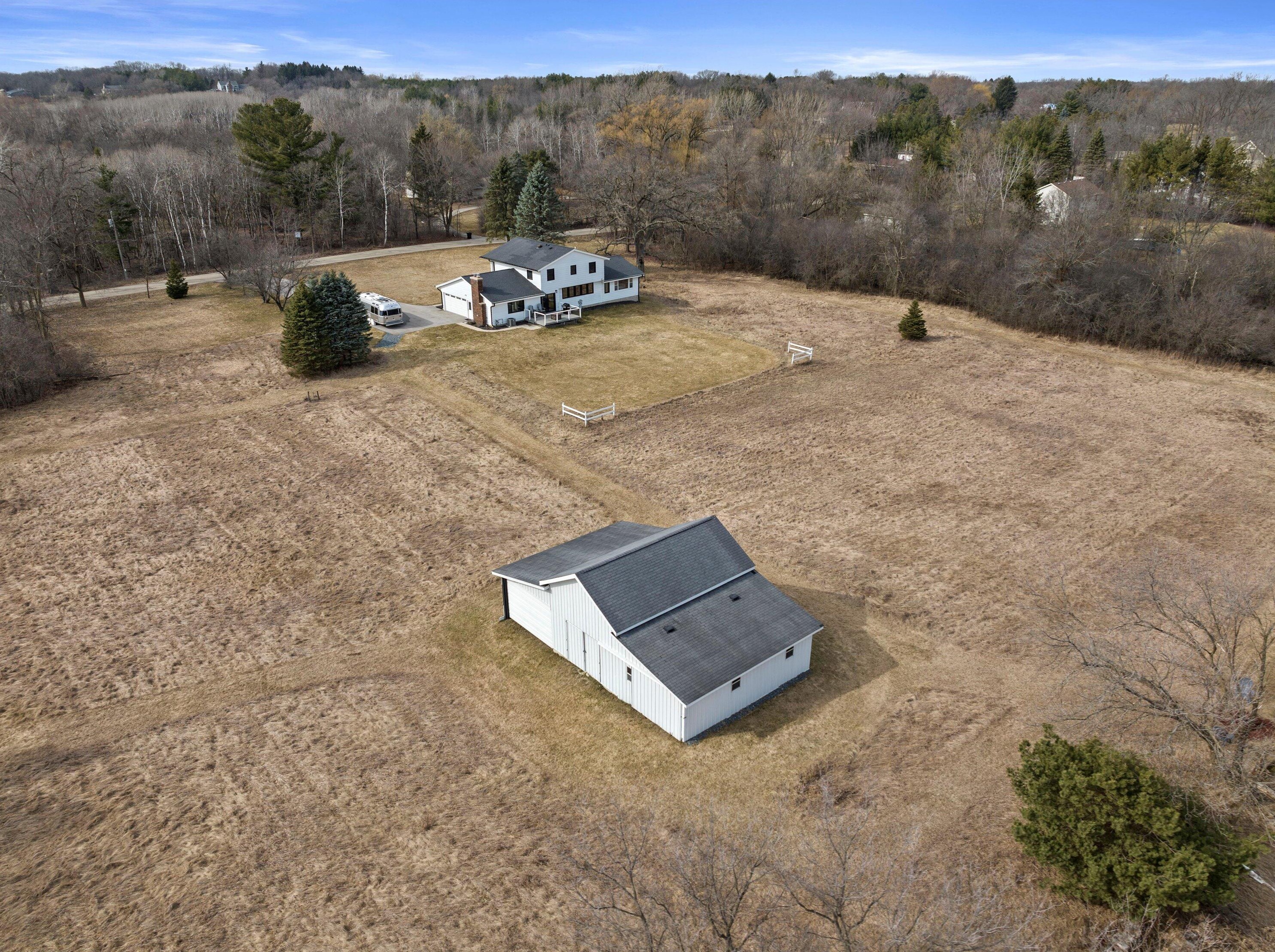 498 Lapham Peak Rd, Delafield WI  53018-2222 exterior