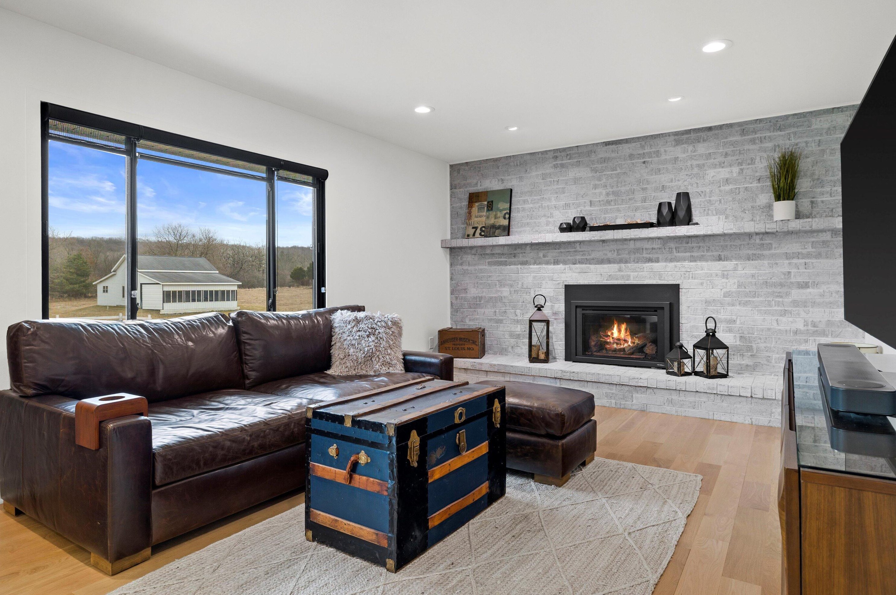 498 Lapham Peak Rd, Delafield WI  53018-2222 exterior