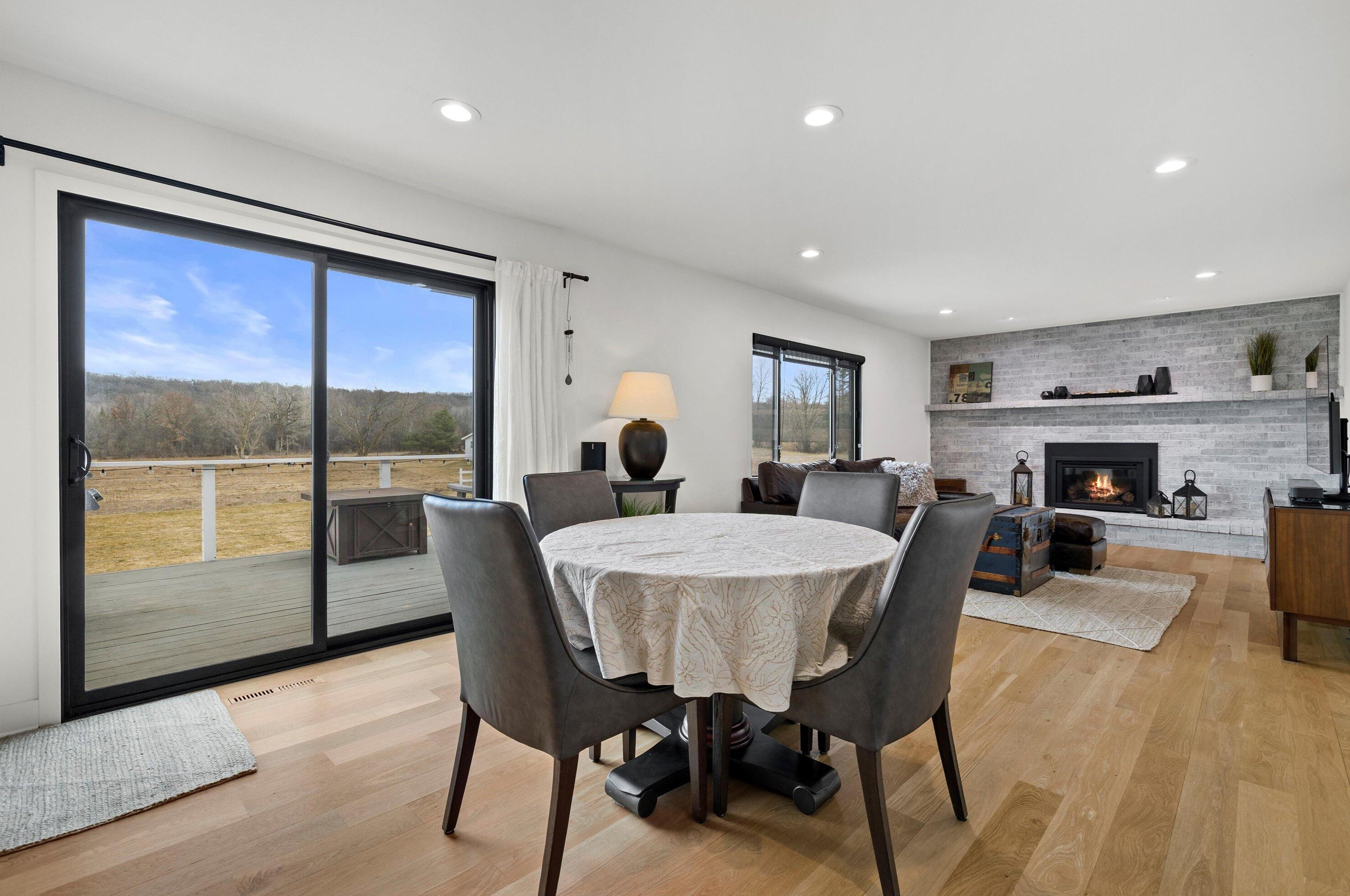 498 Lapham Peak Rd, Delafield WI  53018-2222 exterior