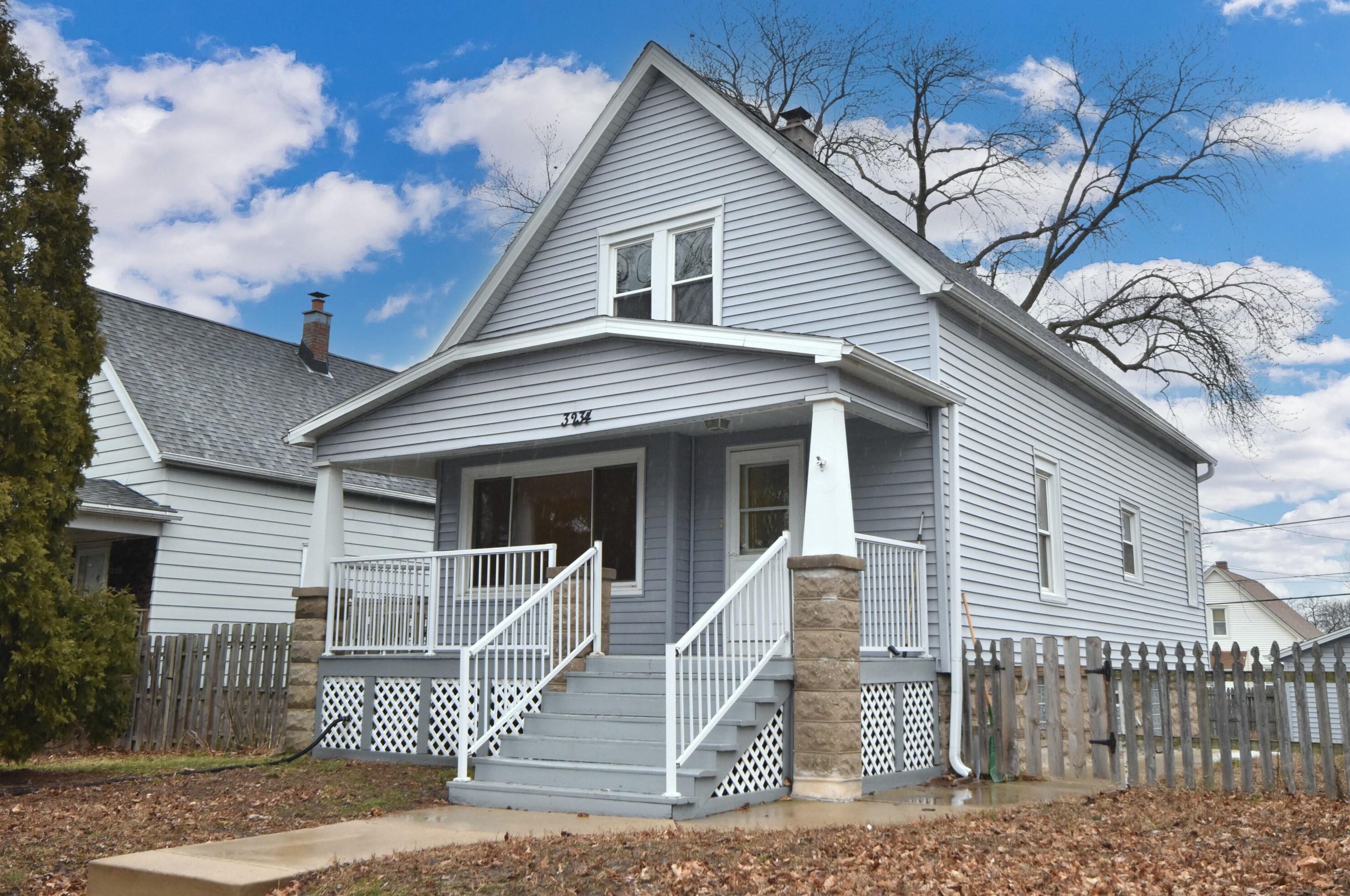 3234 9th St, Milwaukee, WI 53206-3250