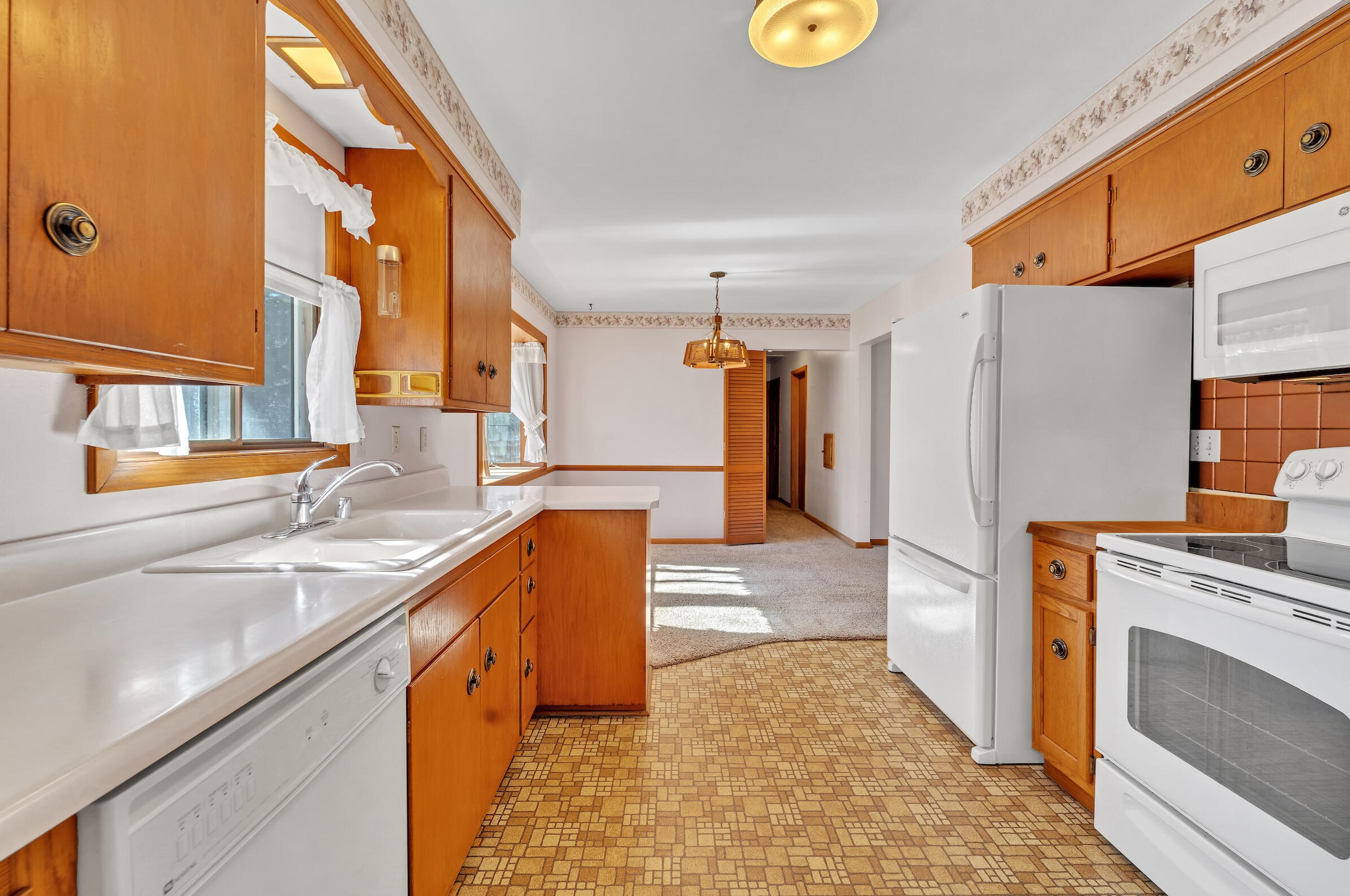10531 W Upham Ave, Hales Corners, WI 53130
