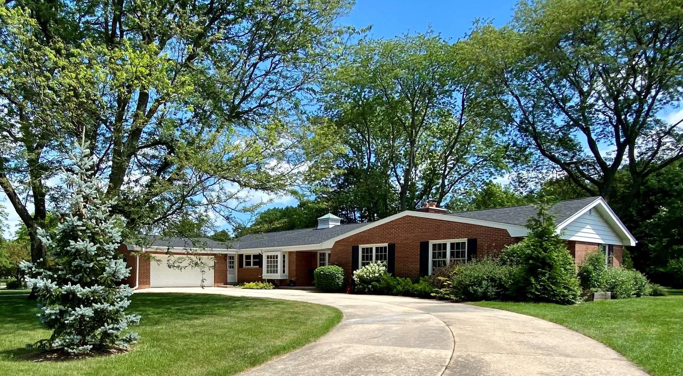 500 Bay Point Rd, Milwaukee, WI 53217-1347