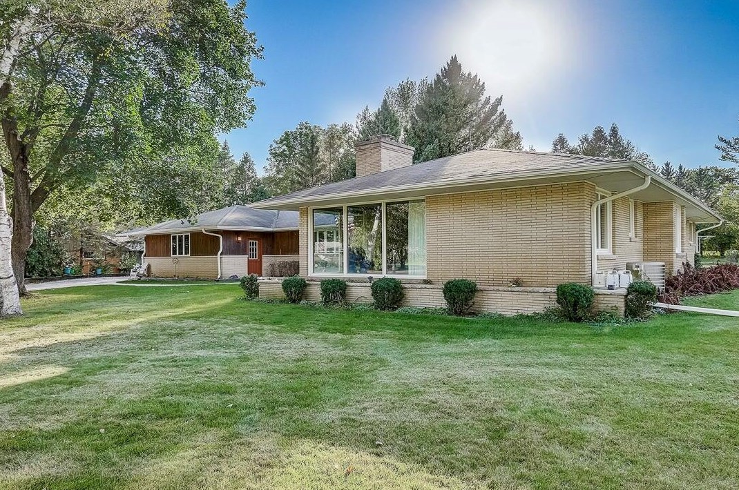 3405 Arroyo Rd, Brookfield WI  53045-2502 exterior