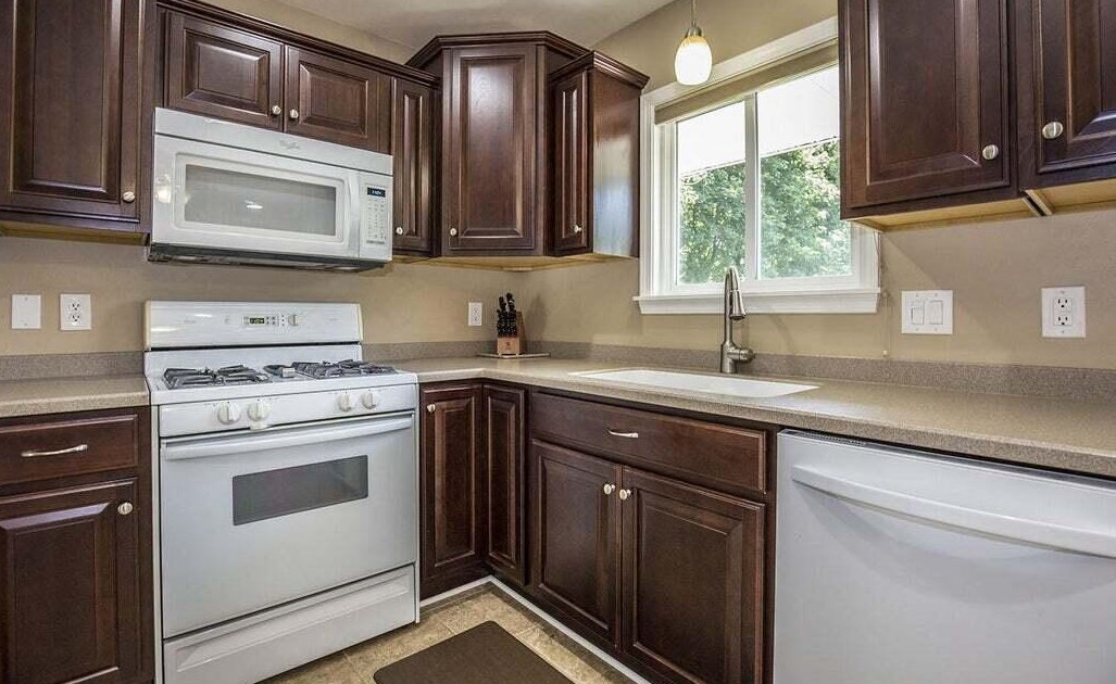 331 Debbie Dr, Waukesha, WI 53189-7418