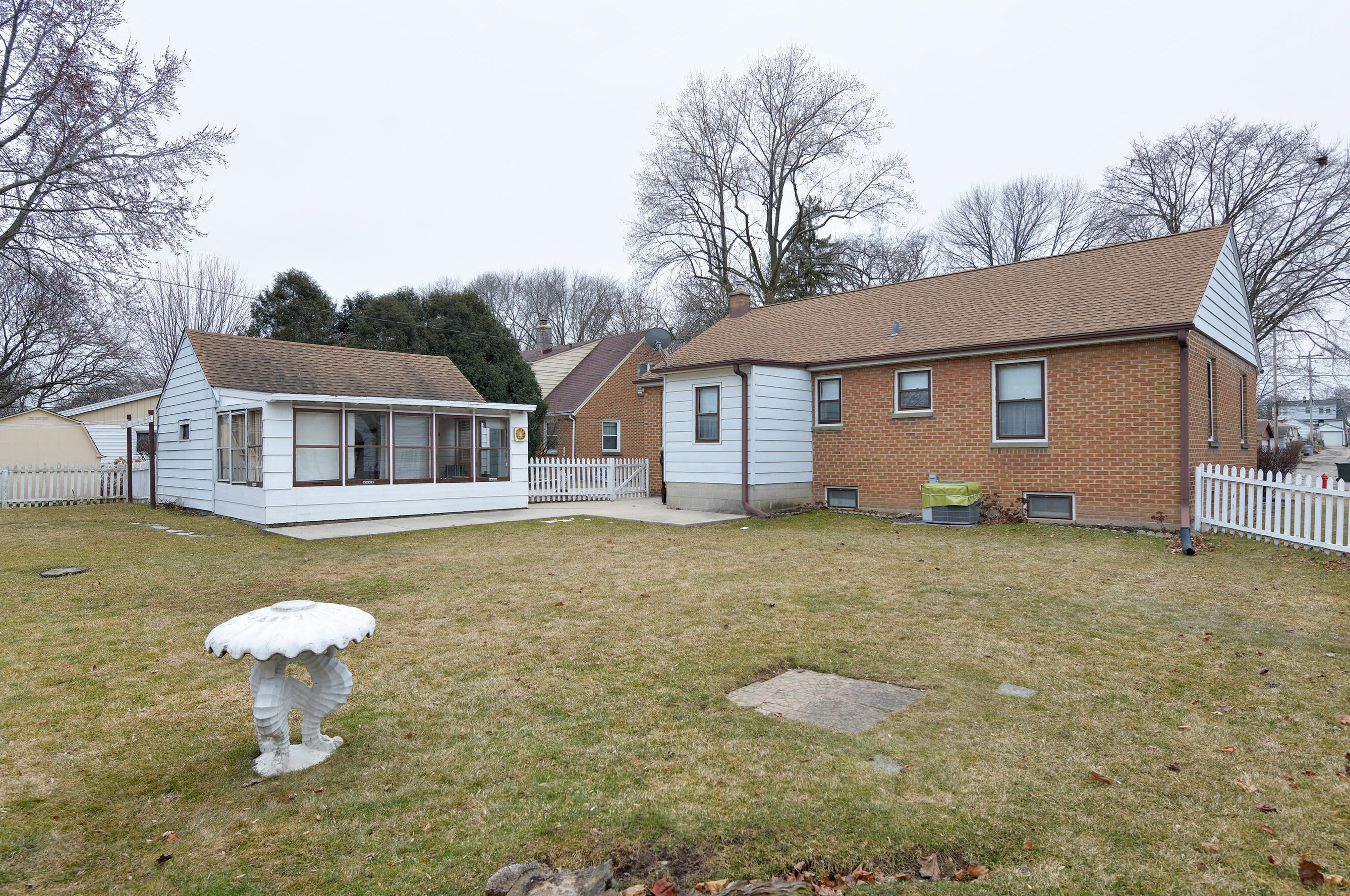 2524 67th St, Milwaukee, WI 53219-2635