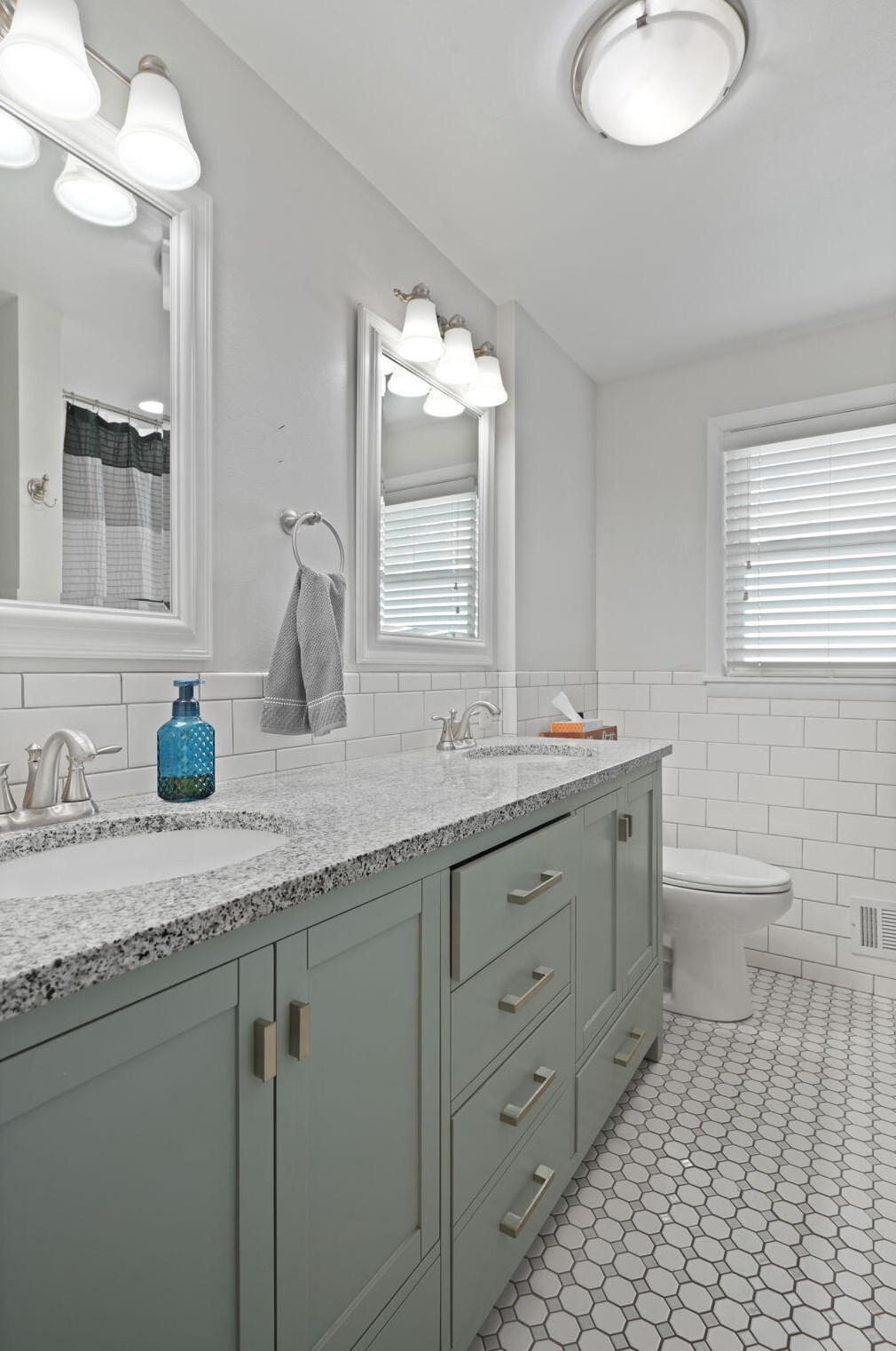 7532 17 Ave, Kenosha WI  53140-1627 exterior