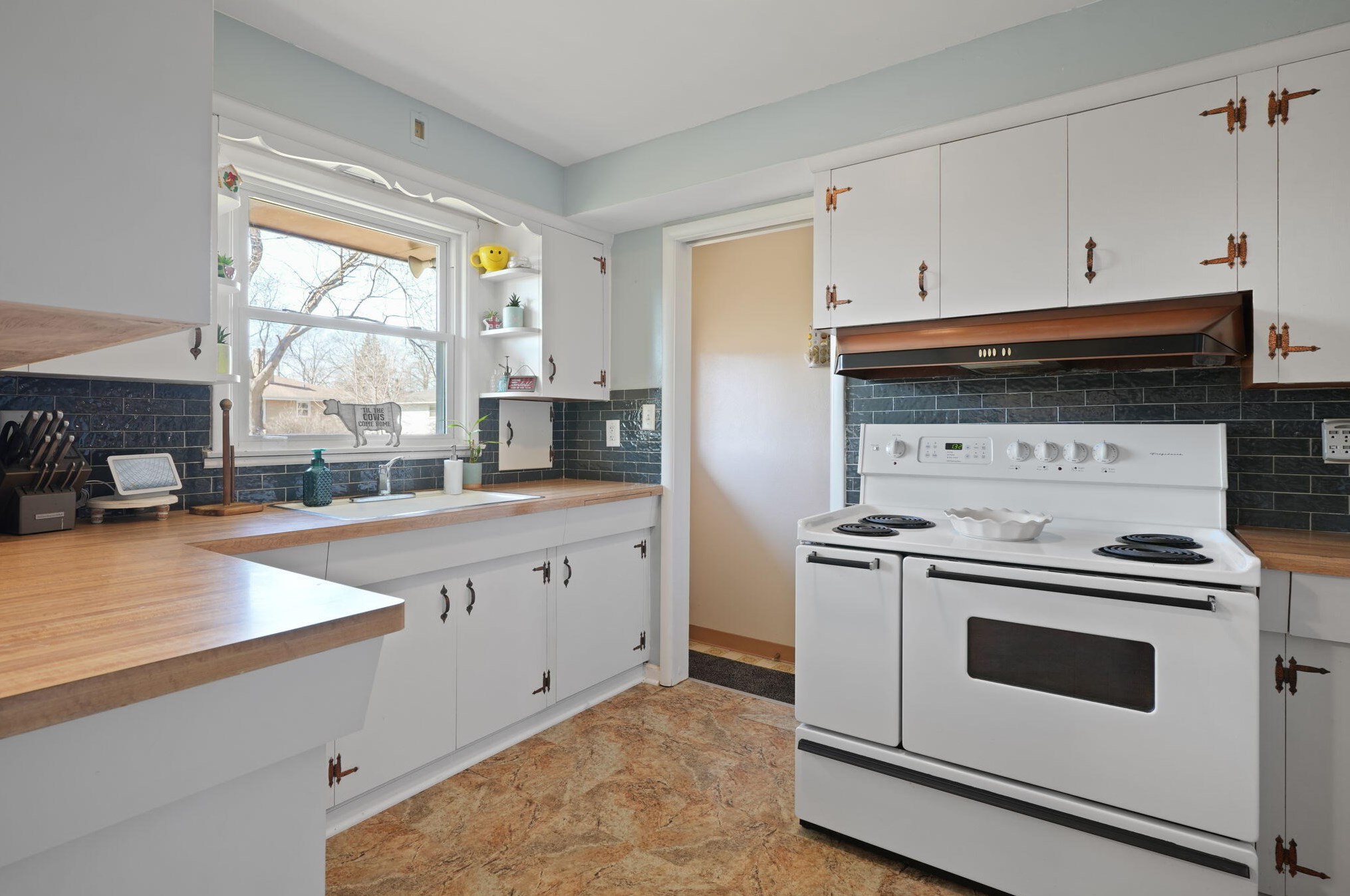 7532 17 Ave, Kenosha WI  53140-1627 exterior