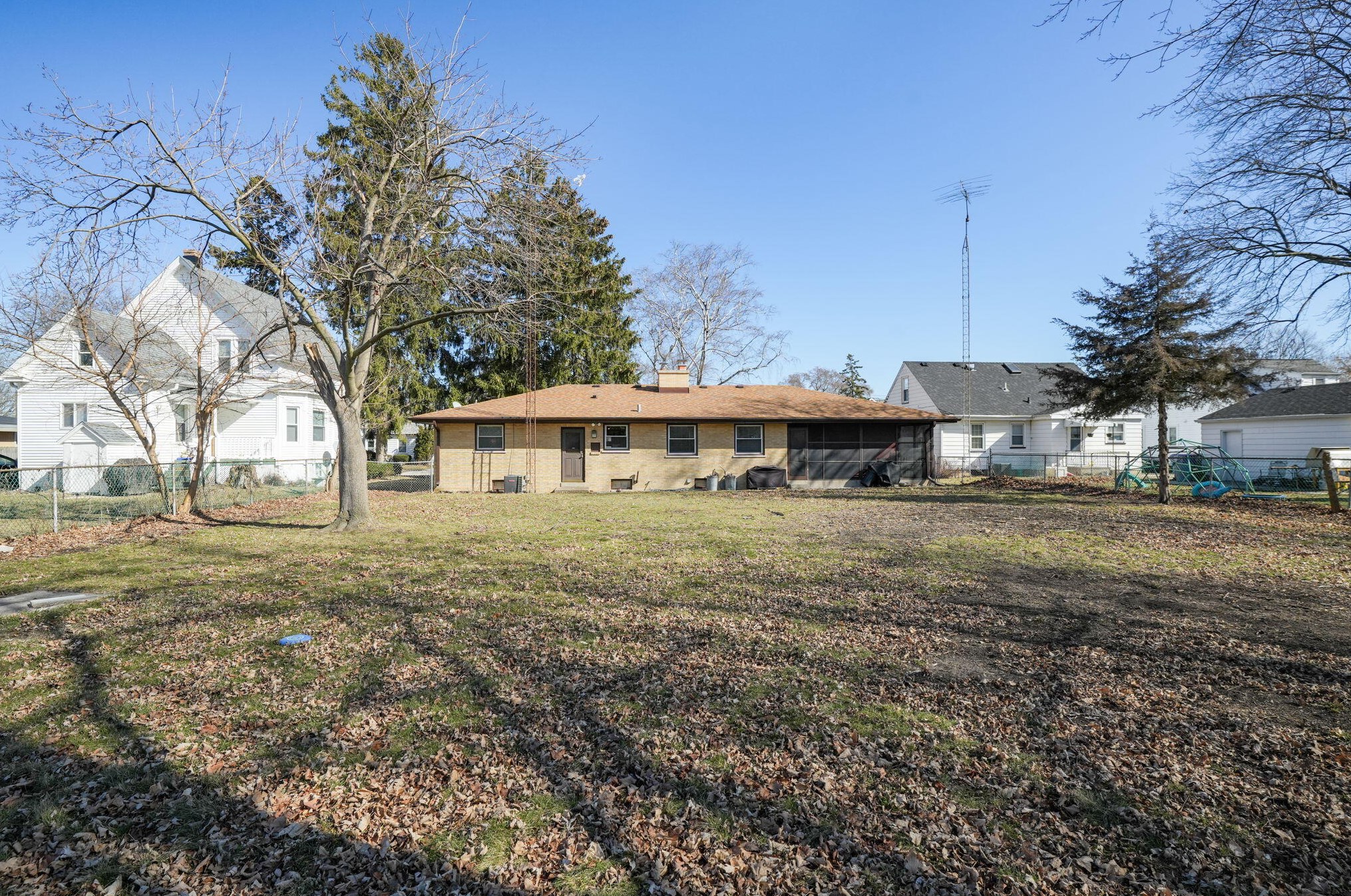 7532 17 Ave, Kenosha WI  53140-1627 exterior