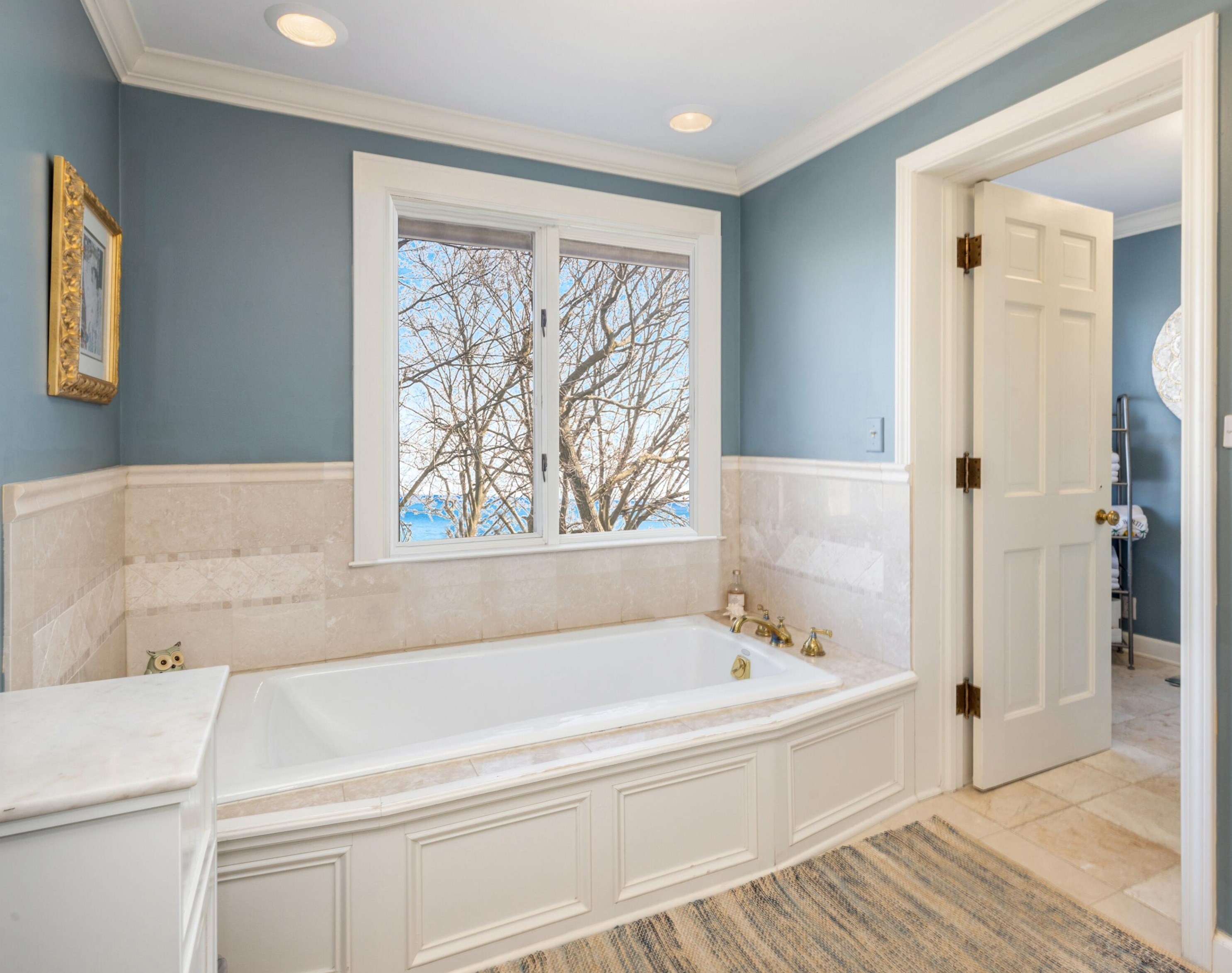 3378 Lk Dr, Milwaukee WI 53211-2909 exterior