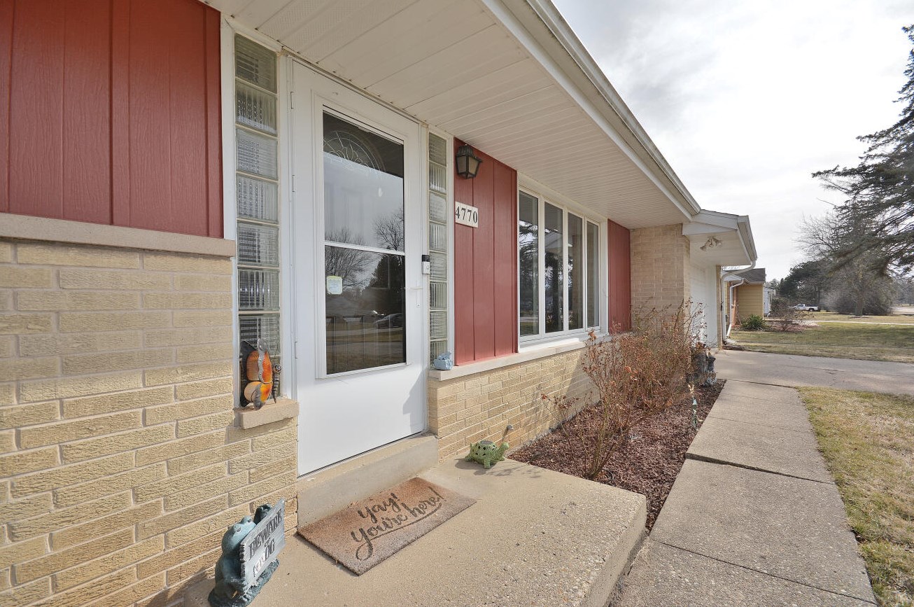 4770 134th St, Brookfield, WI 53005-7502