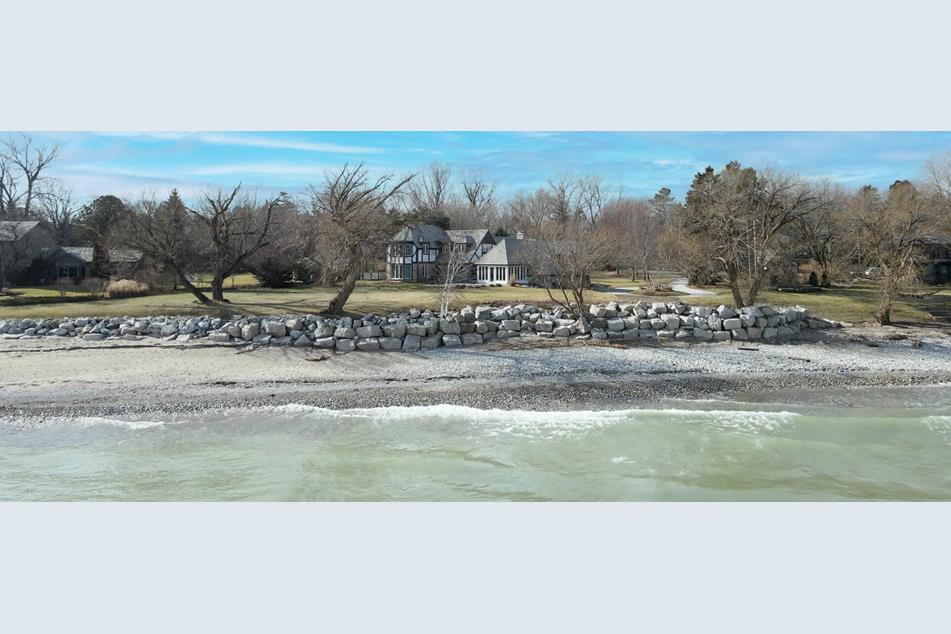 4925 Lighthouse Dr, Racine, WI 53402 MLS 1866244 Coldwell Banker