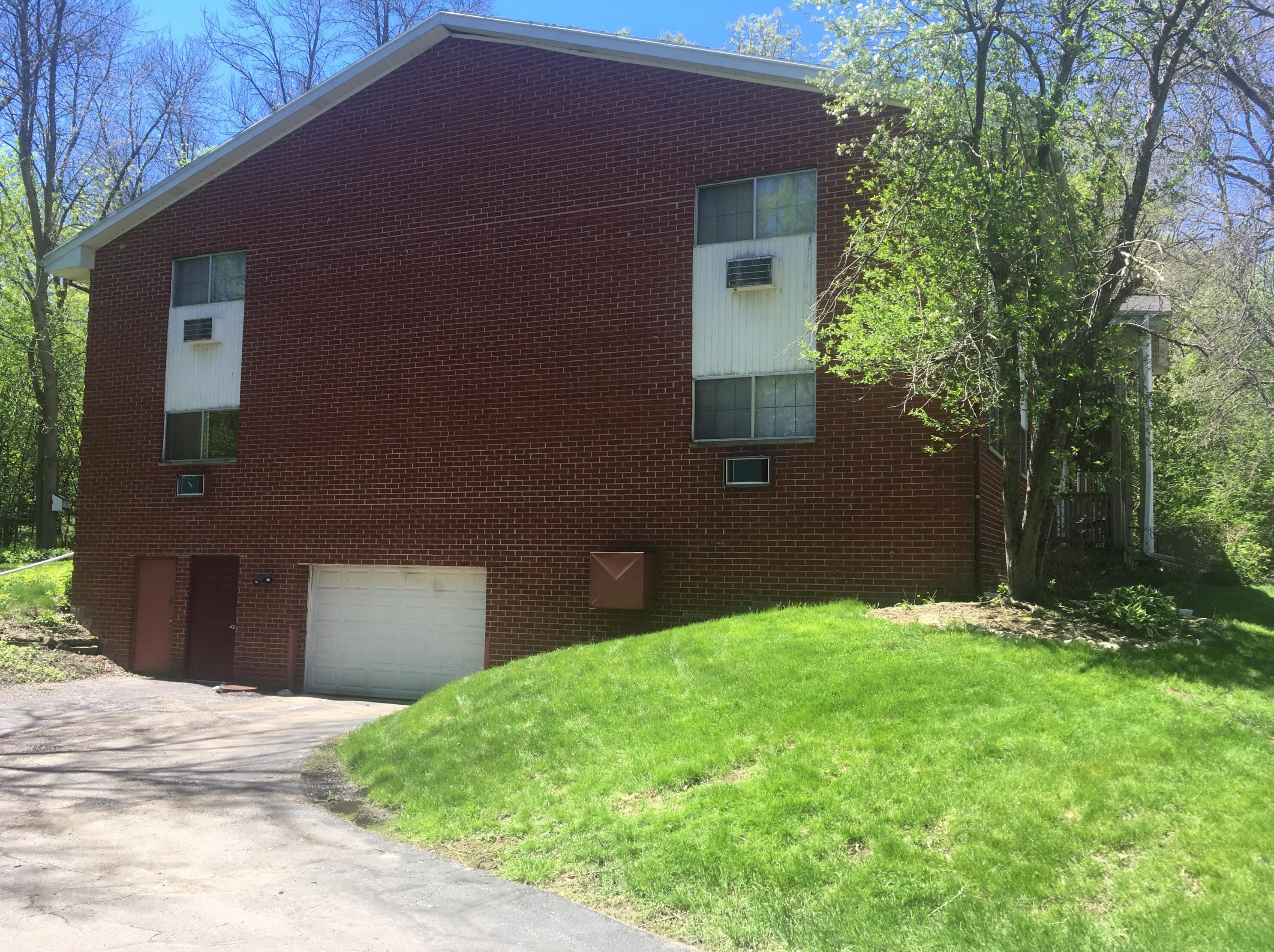 207 Williamsburg Dr, Thiensville, WI 53092