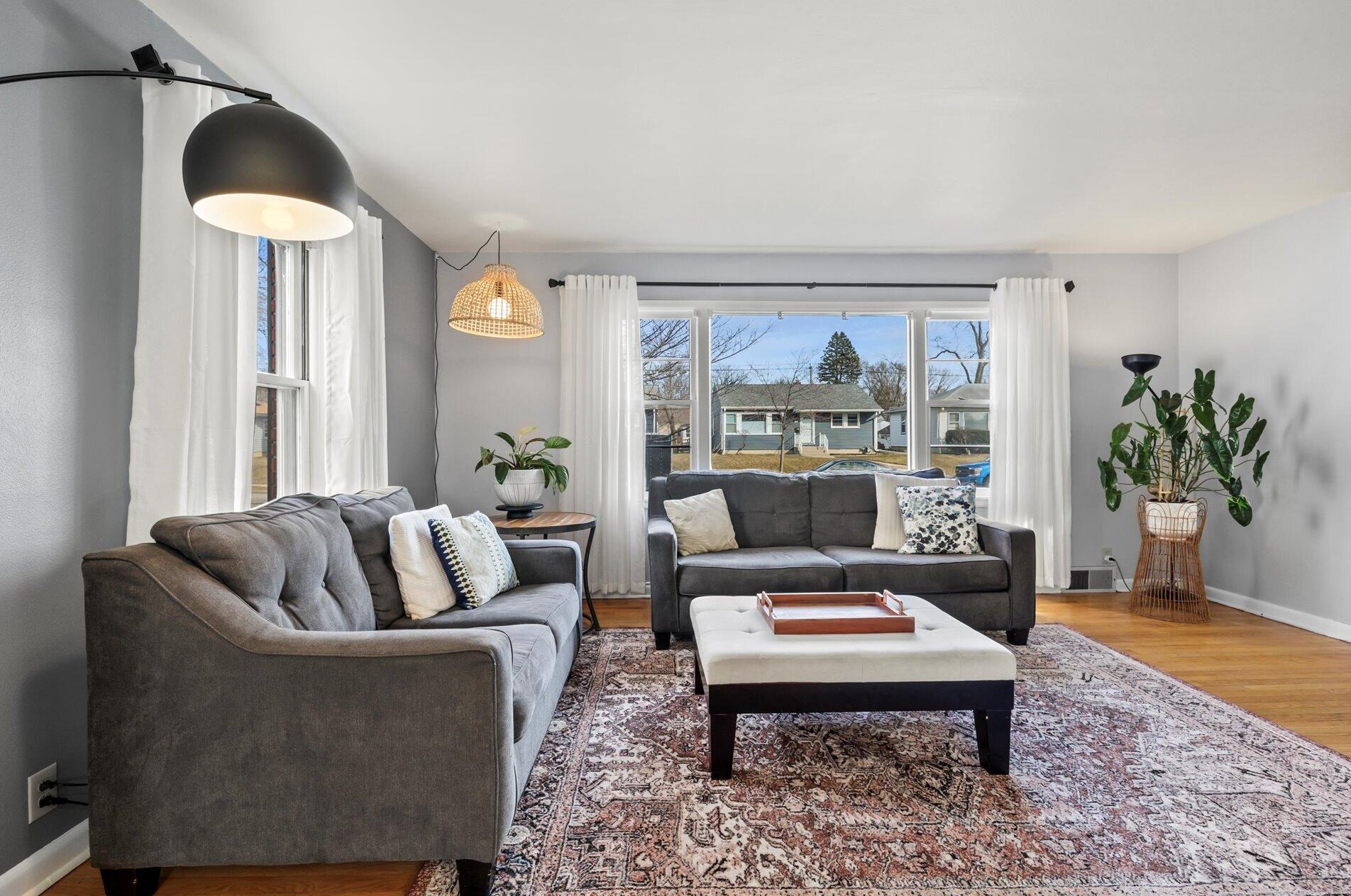 5331 Lydell Ave, Milwaukee WI  53217-5004 exterior