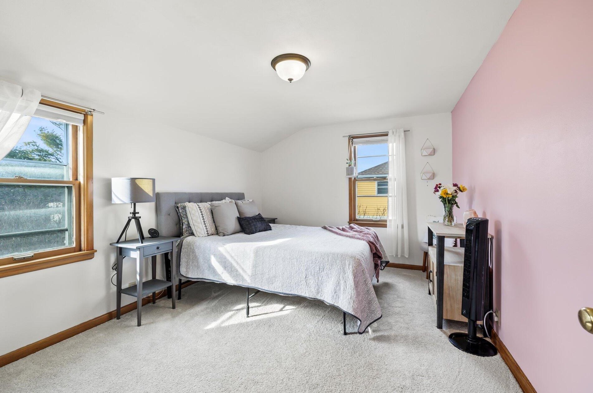 5331 Lydell Ave, Milwaukee WI  53217-5004 exterior