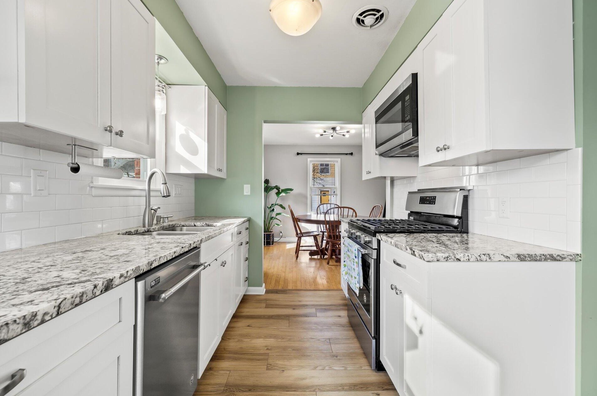 5331 Lydell Ave, Milwaukee WI  53217-5004 exterior