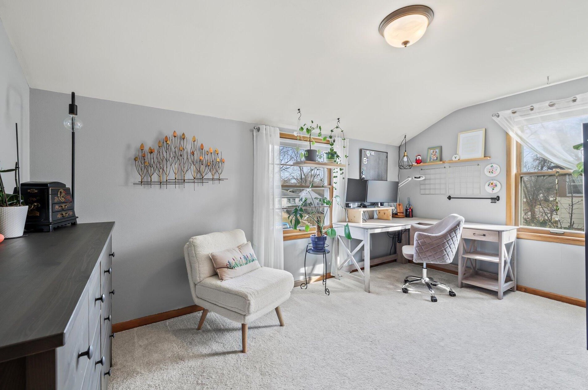 5331 Lydell Ave, Milwaukee WI  53217-5004 exterior