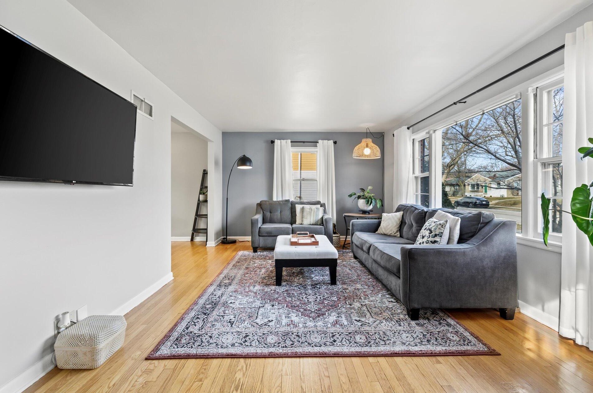 5331 Lydell Ave, Milwaukee WI  53217-5004 exterior